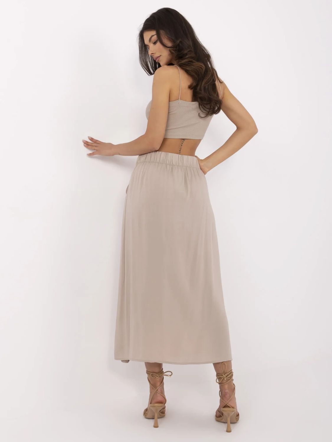 Elegancka midi spódnica w beżowym kolorze