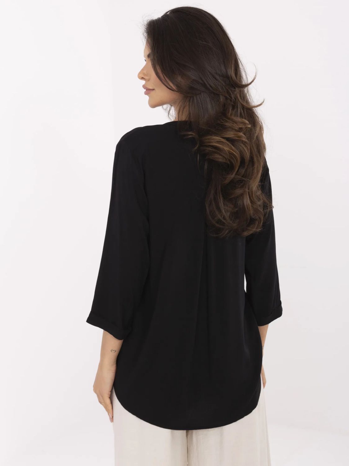 Elegancka czarna bluzka z 3/4 rękawami