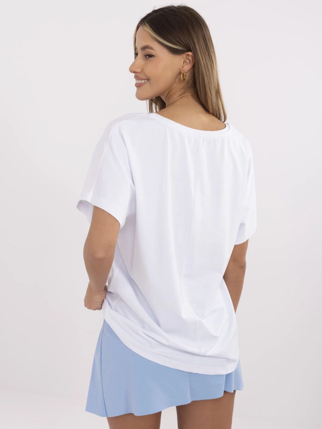 Biały t-shirt z krótkim rękawem