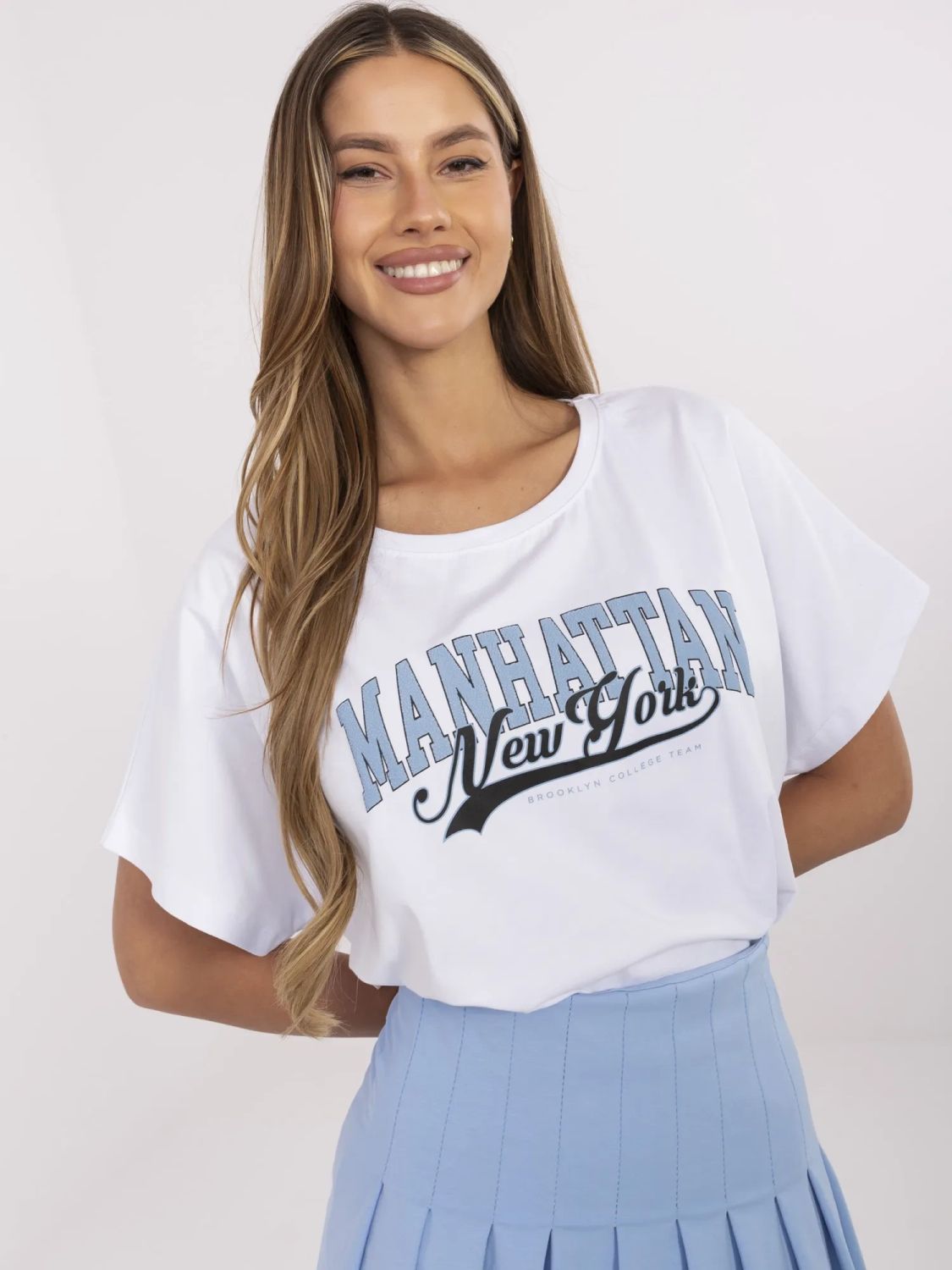 Biały t-shirt z krótkim rękawem