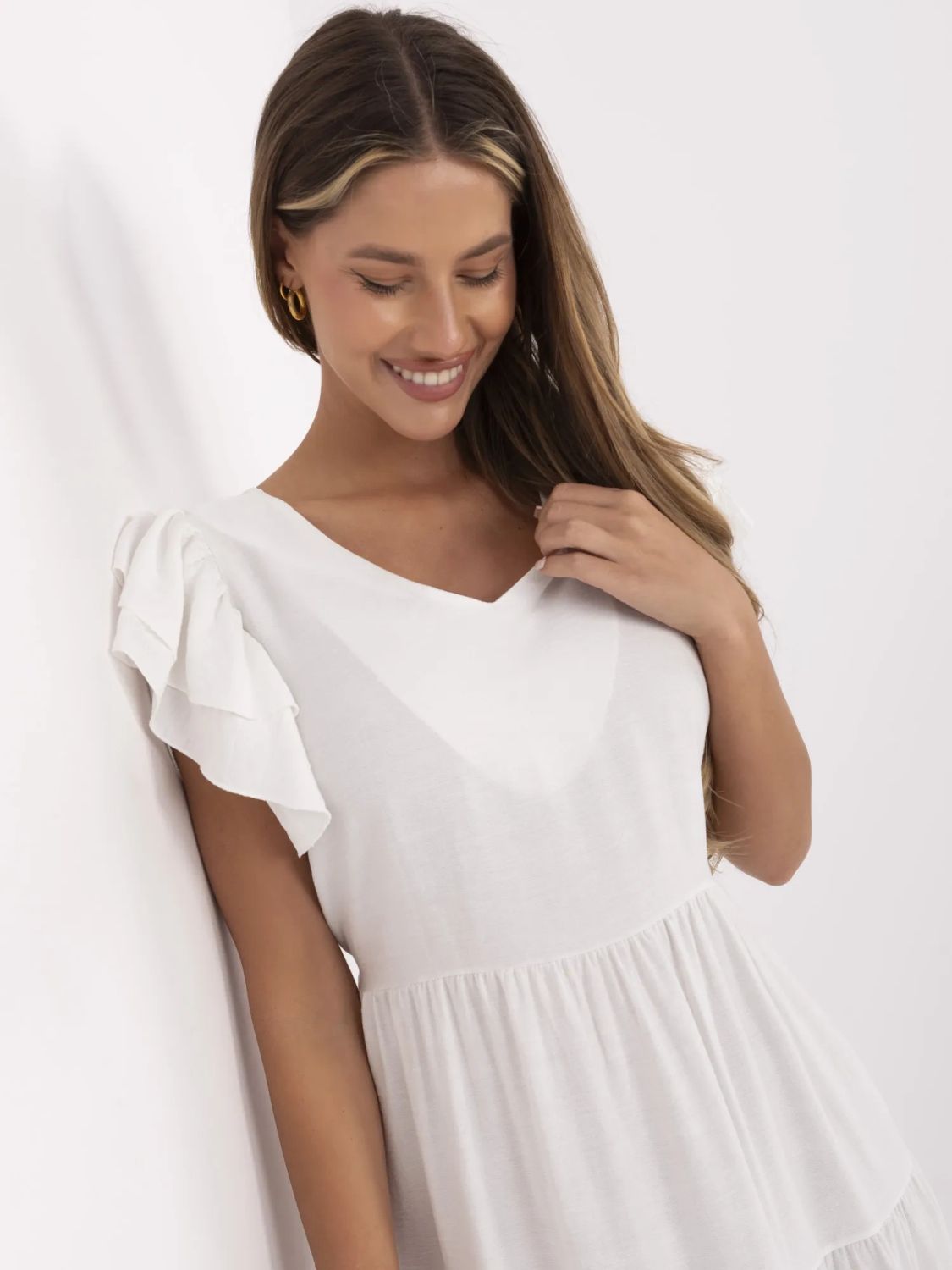 Elegancka sukienka midi z falbanami