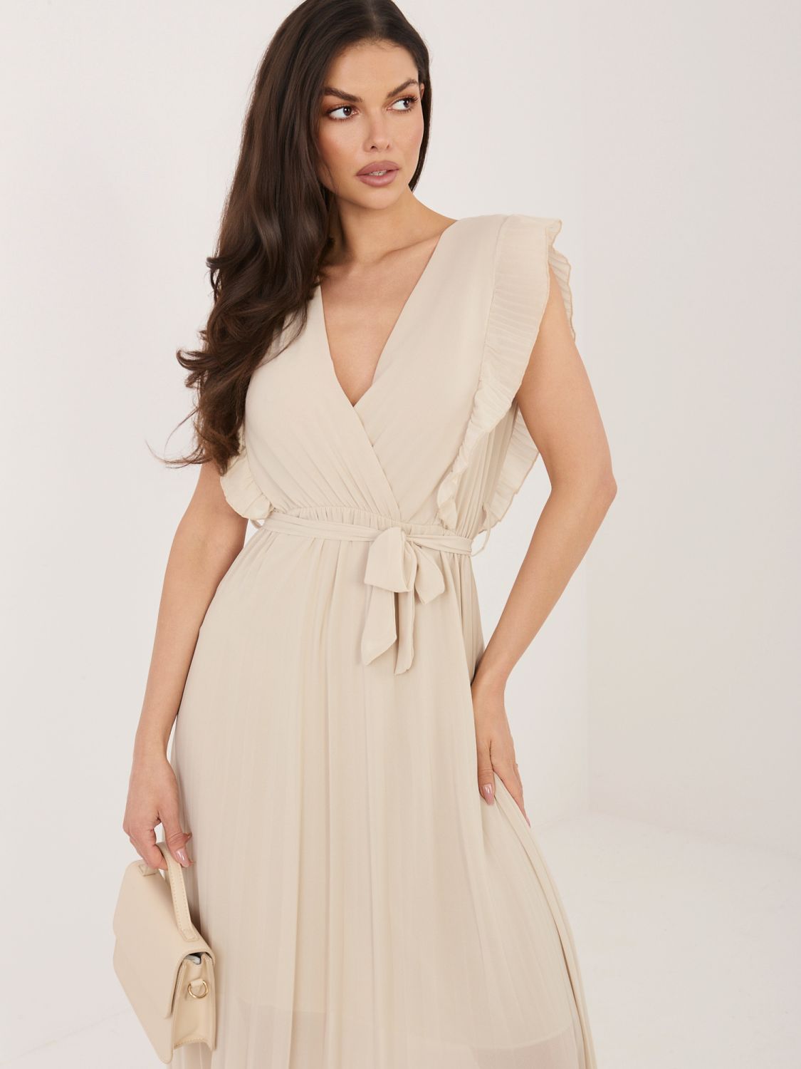 Beżowa rozkloszowana sukienka midi z paskiem