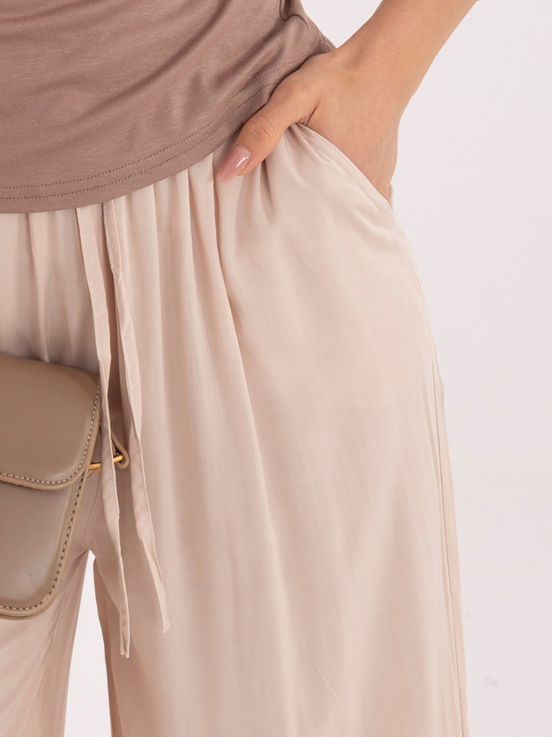 Beżowe spodnie palazzo z wiskozy