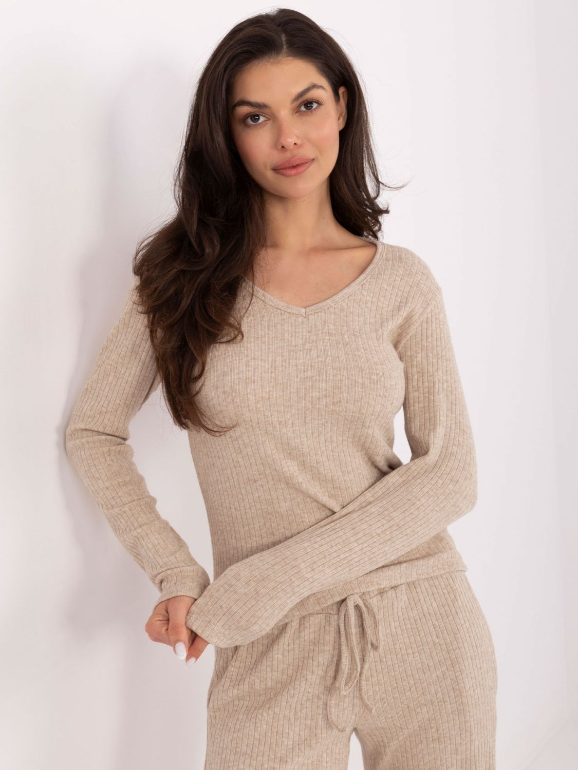 Beżowe szerokie spodnie z prążkowanej dzianiny z wysokim stanem