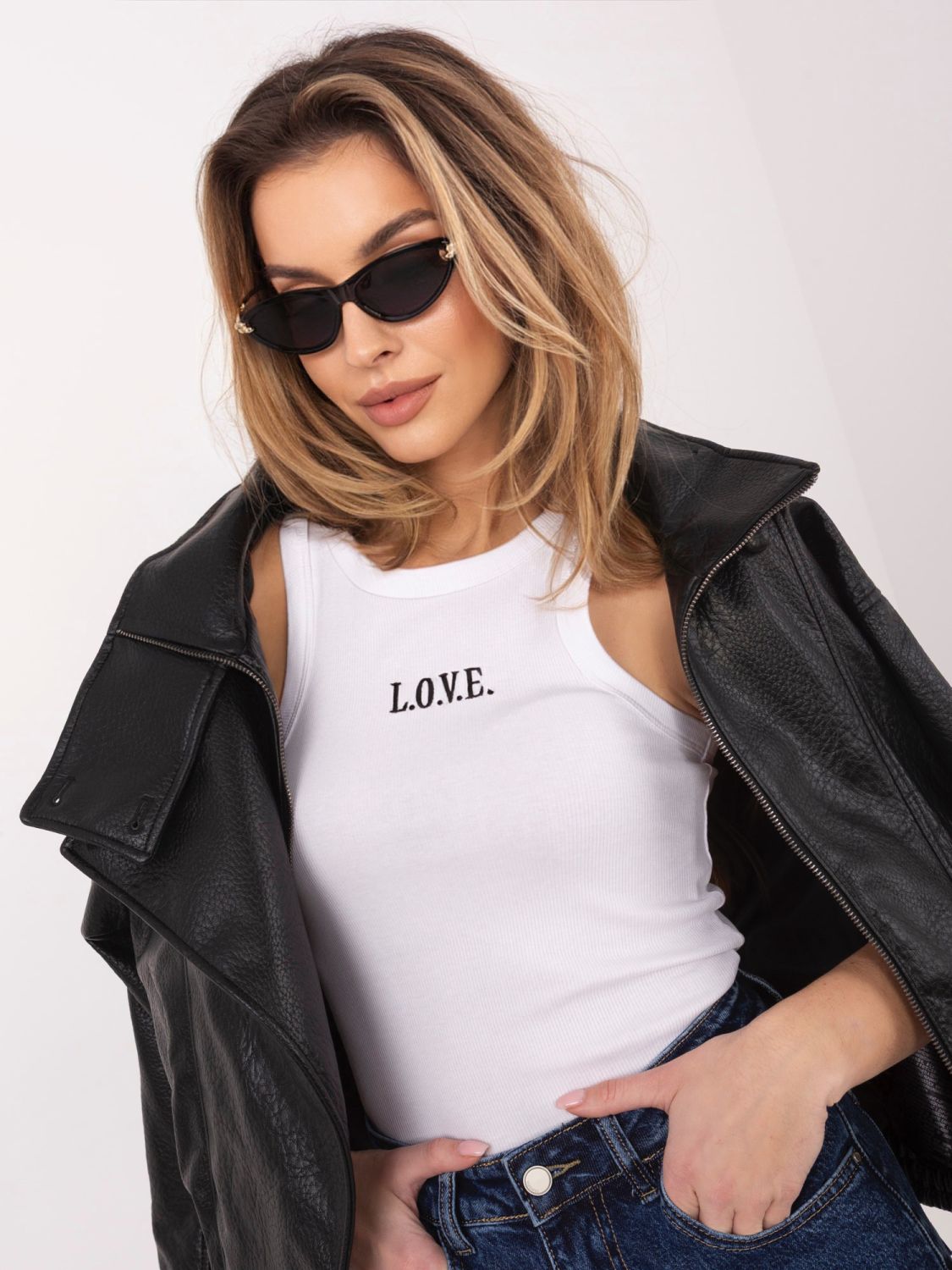 Biały bawełniany top z haftem i napisem