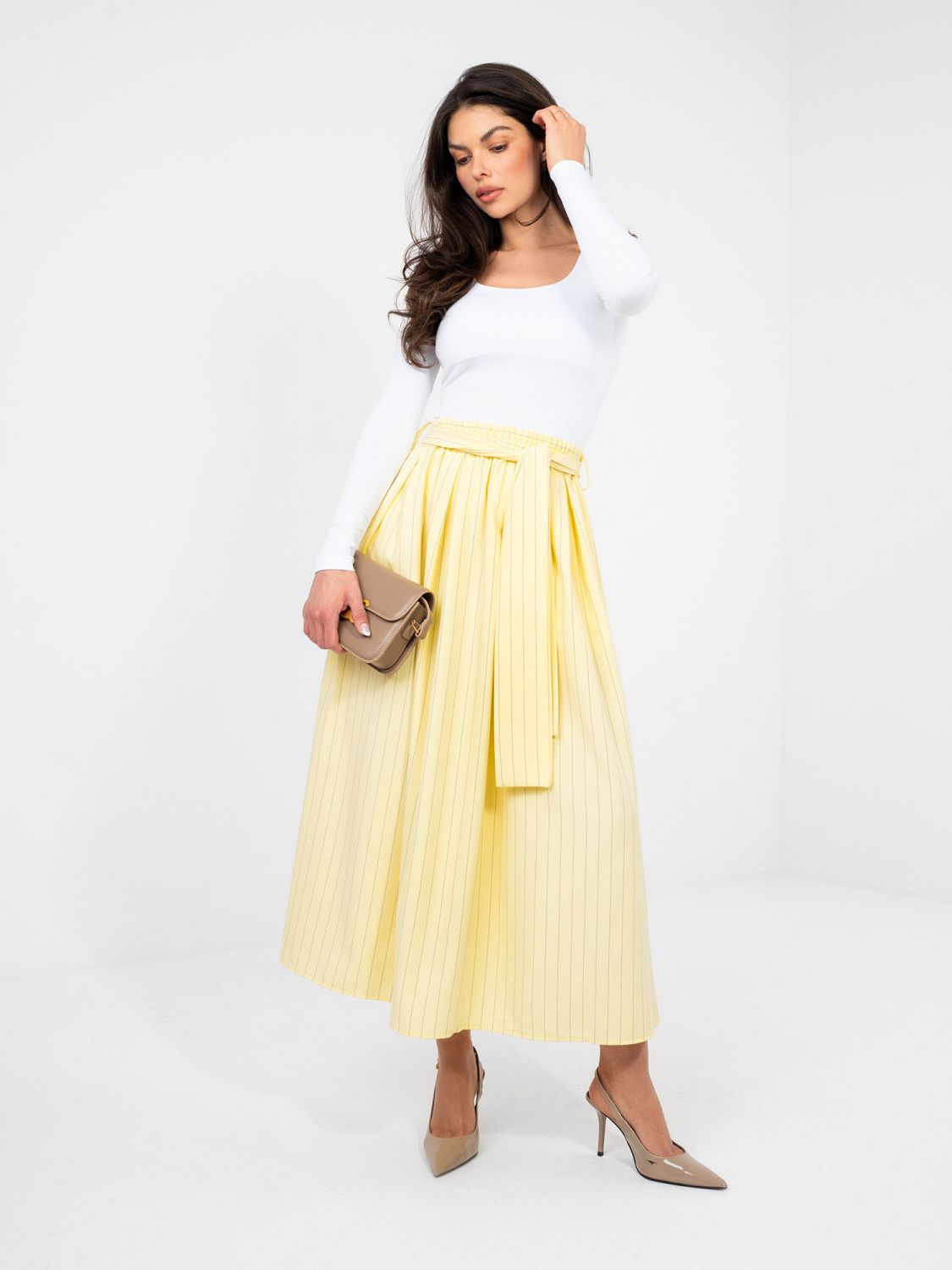 Biała bluzka z długim rękawem i podszewką