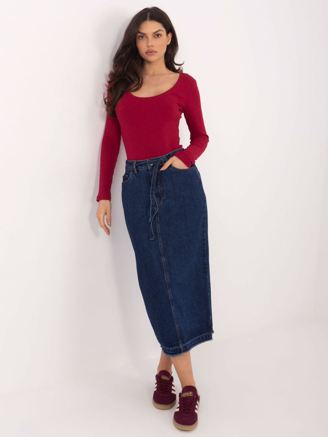 Bordowe prążkowane body z długim rękawem