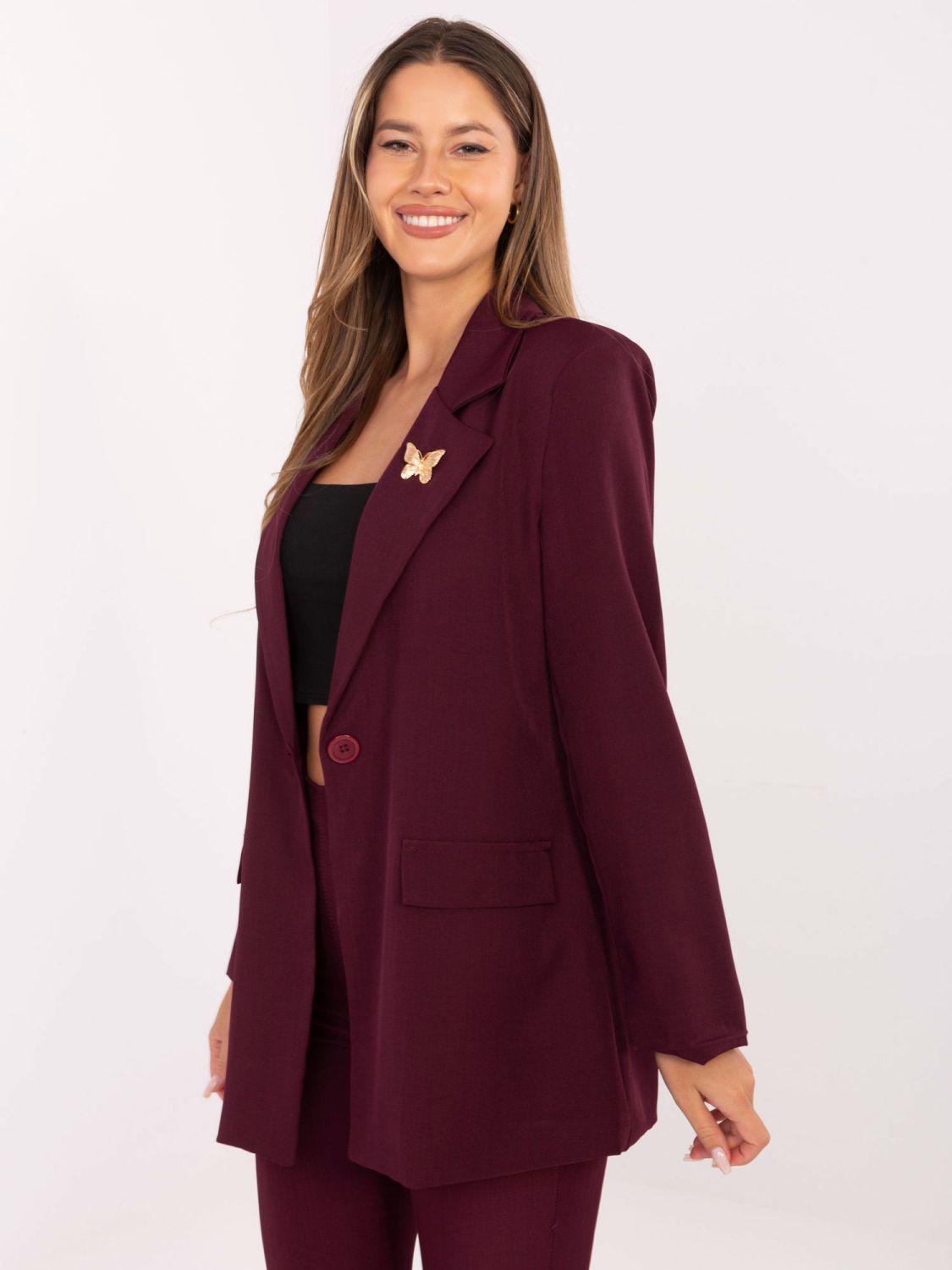 Elegancka bordowa marynarka z podszewką i broszką