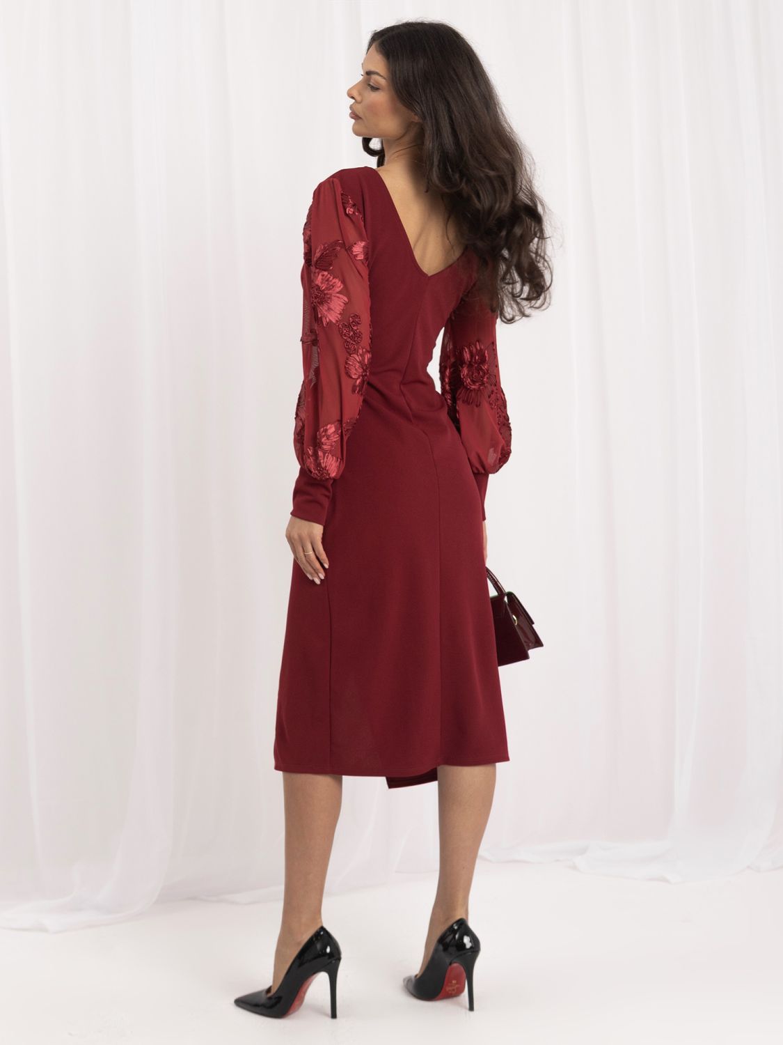 Elegancka bordowa sukienka midi z bufiastymi rękawami