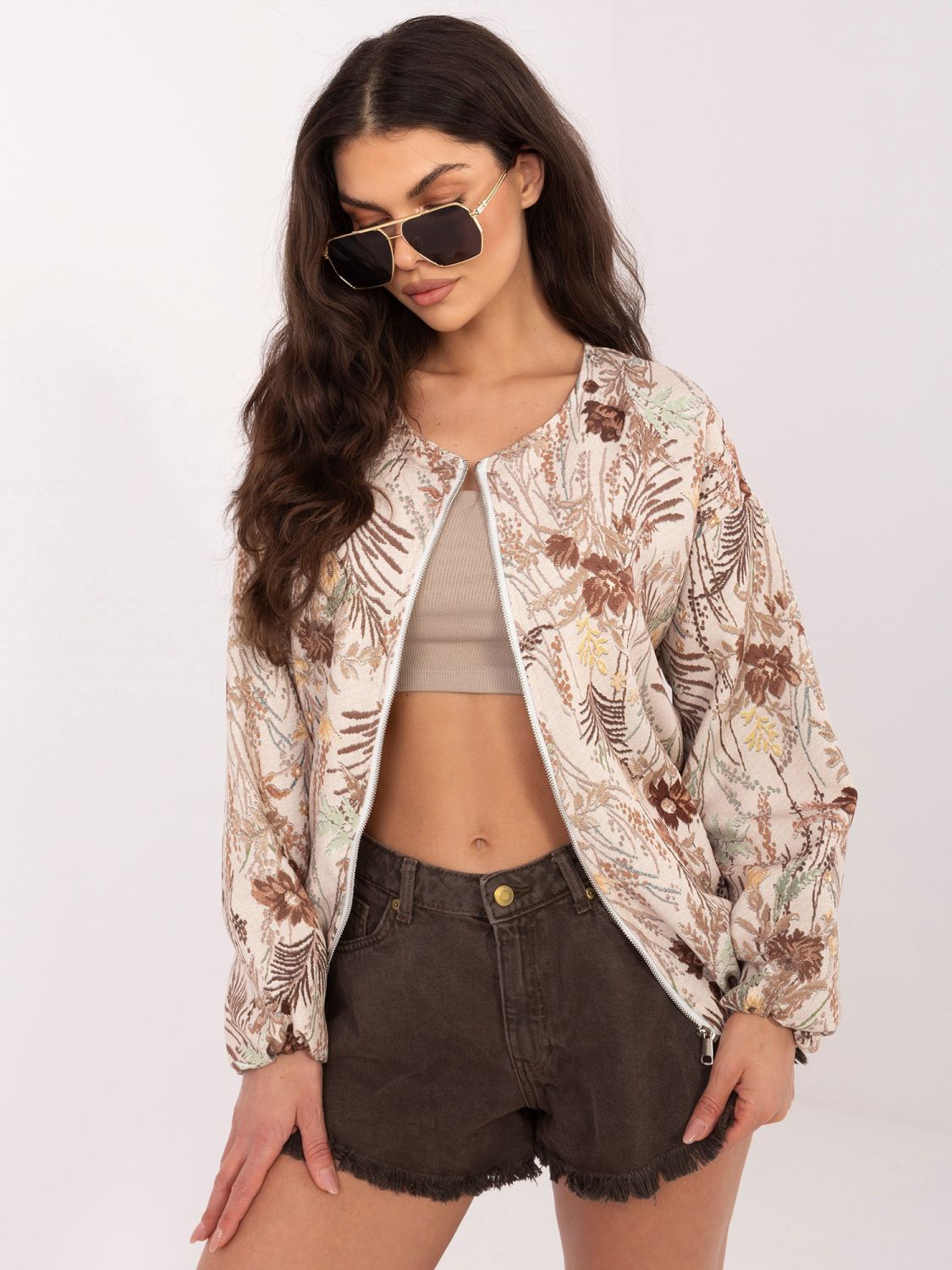 Brązowa bomberka w kwiaty z podszewką