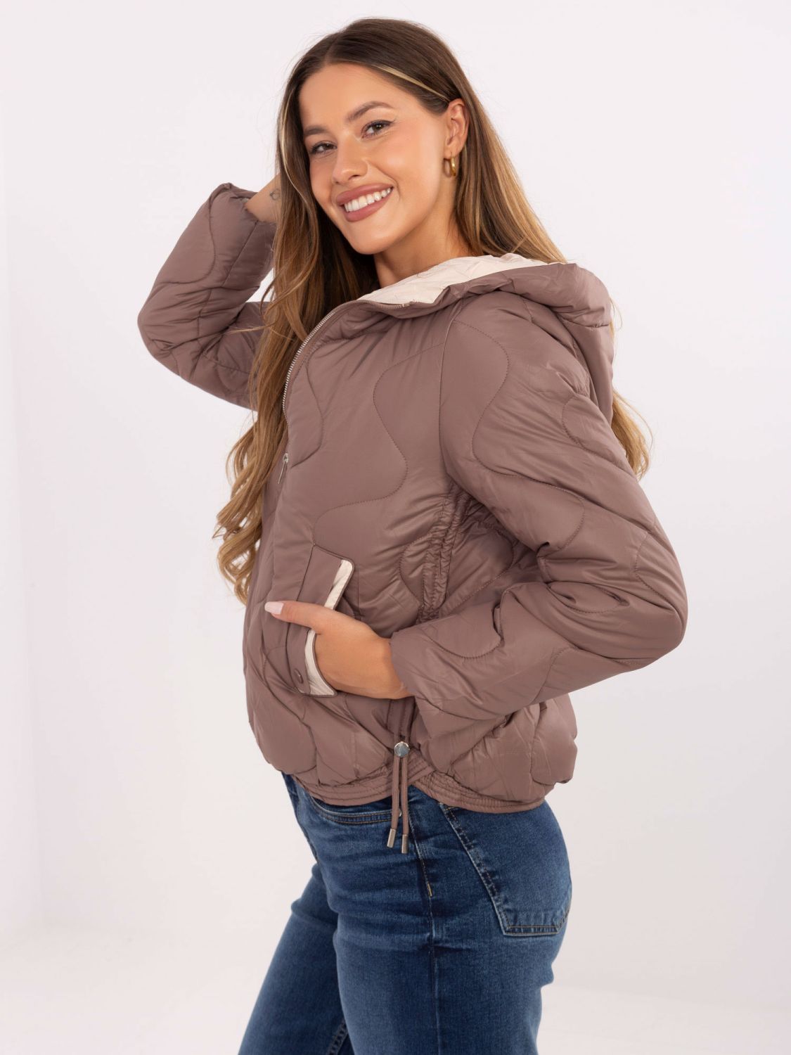 Brązowa kurtka przejściowa z kapturem