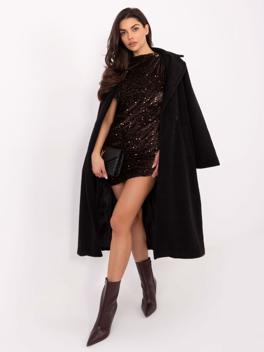 Brązowa mini sukienka koktajlowa z cekinową aplikacją