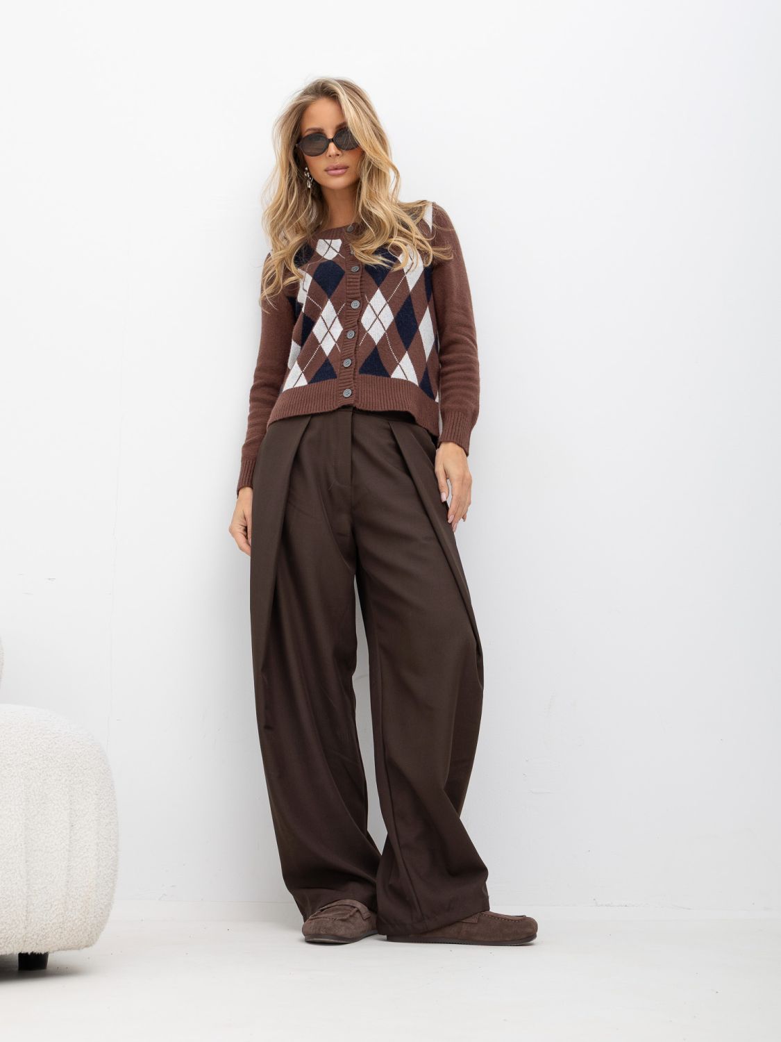 Brązowe eleganckie spodnie wide leg z wysokim stanem