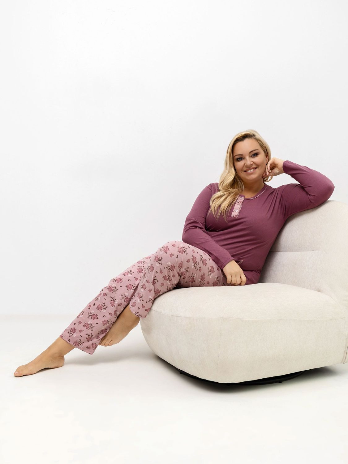 Damska piżama z kwiatowym wzorem, długi rękaw, różowa