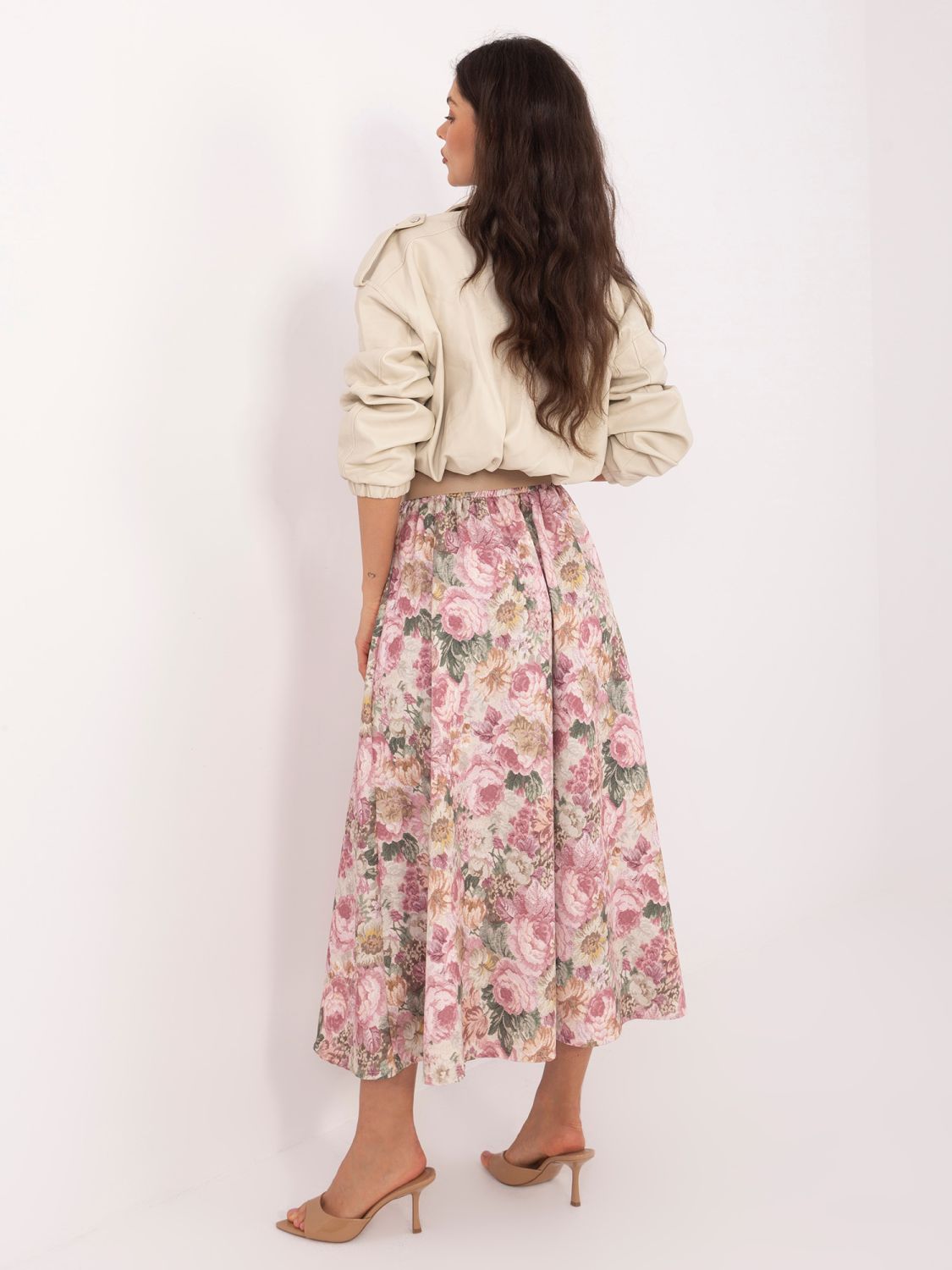 Elegancka spódnica midi w kwiaty z paskiem, różowa