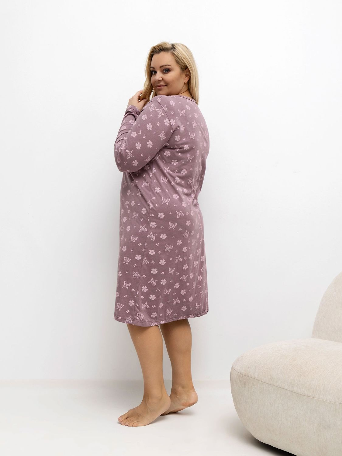 Damska koszula nocna z nadrukiem i guzikami, różowa