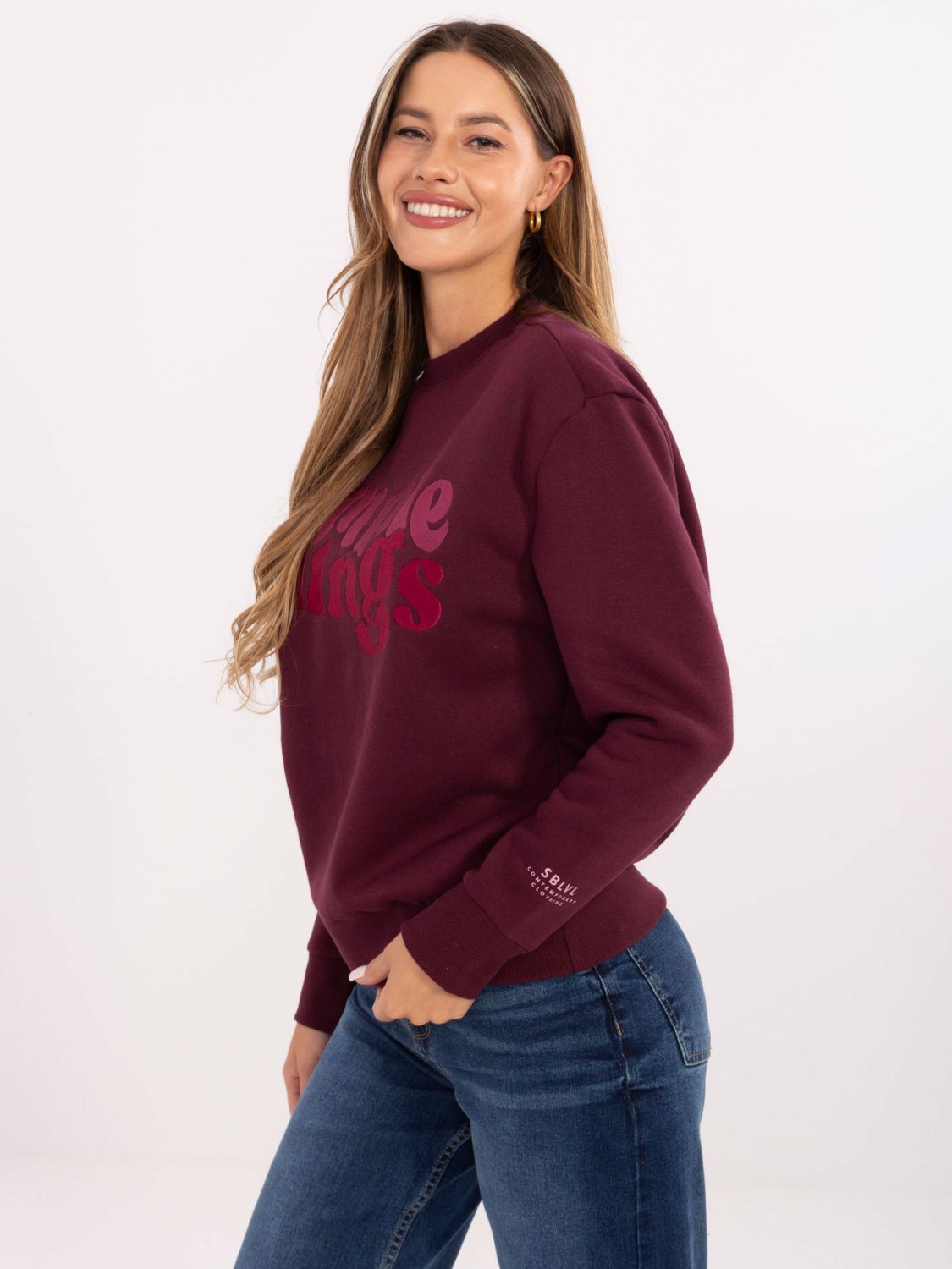 Stylowa bordowa bluza z haftem
