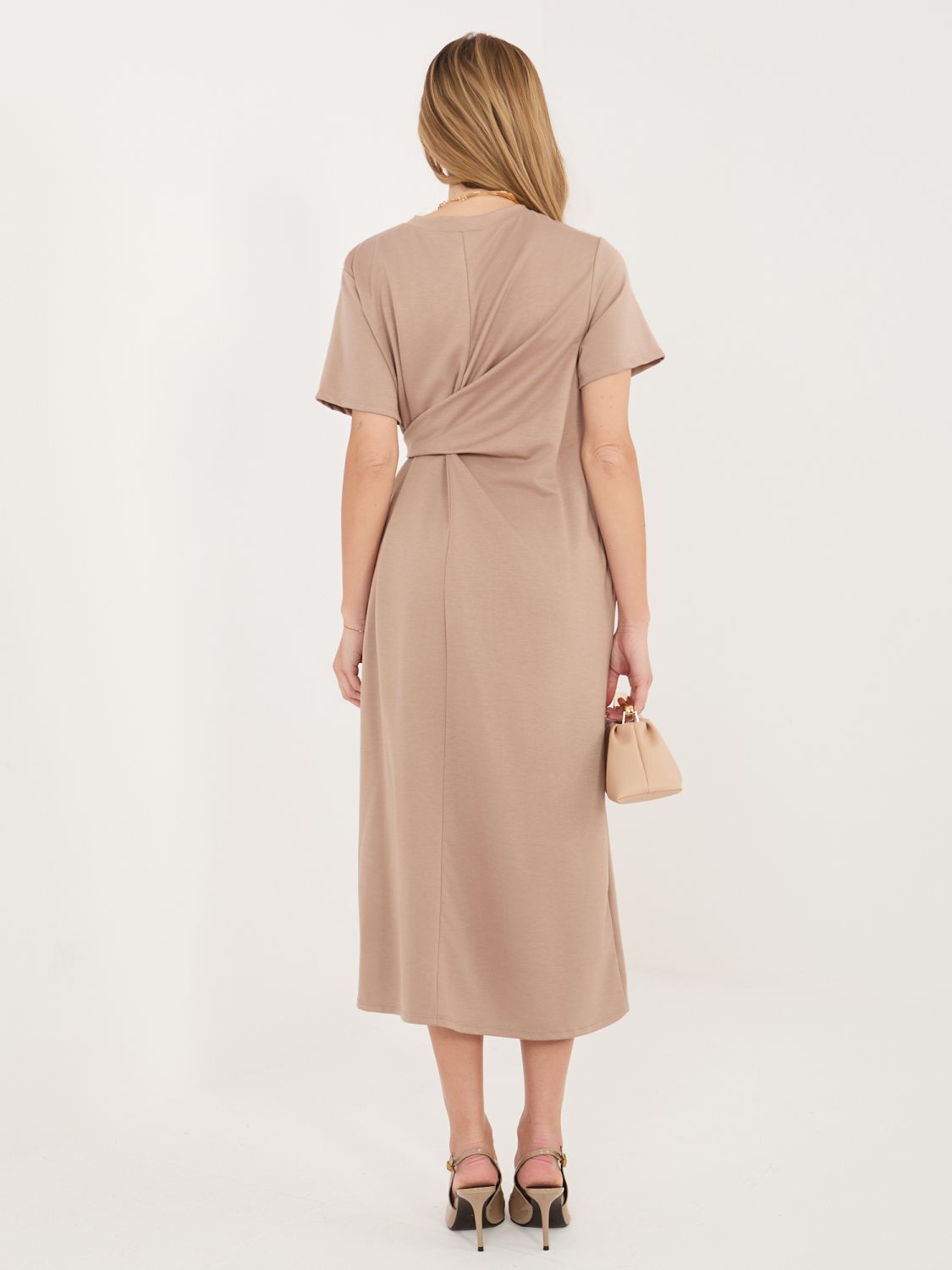 Beżowa midi sukienka z krótkim rękawem