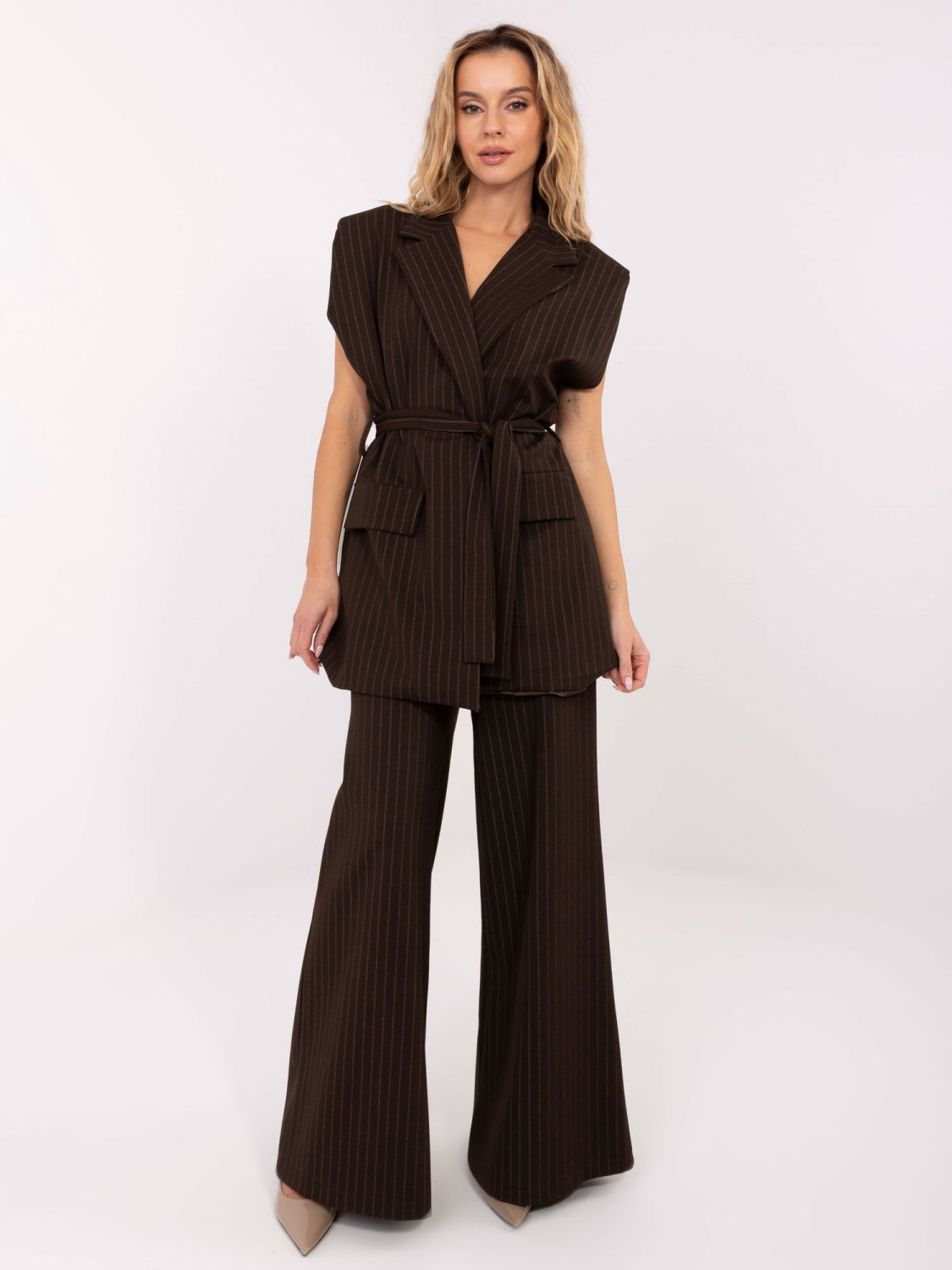 Elegancka brązowa kamizelka w paski z paskiem