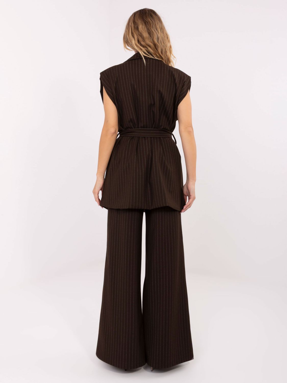 Elegancka brązowa kamizelka w paski z paskiem