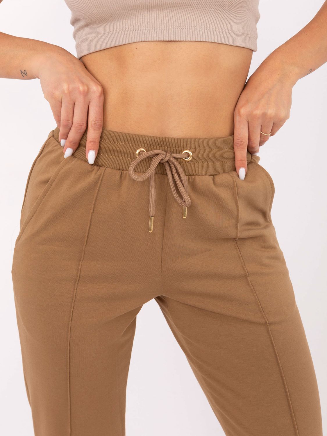 Stylowe spodnie dresowe w kolorze camel