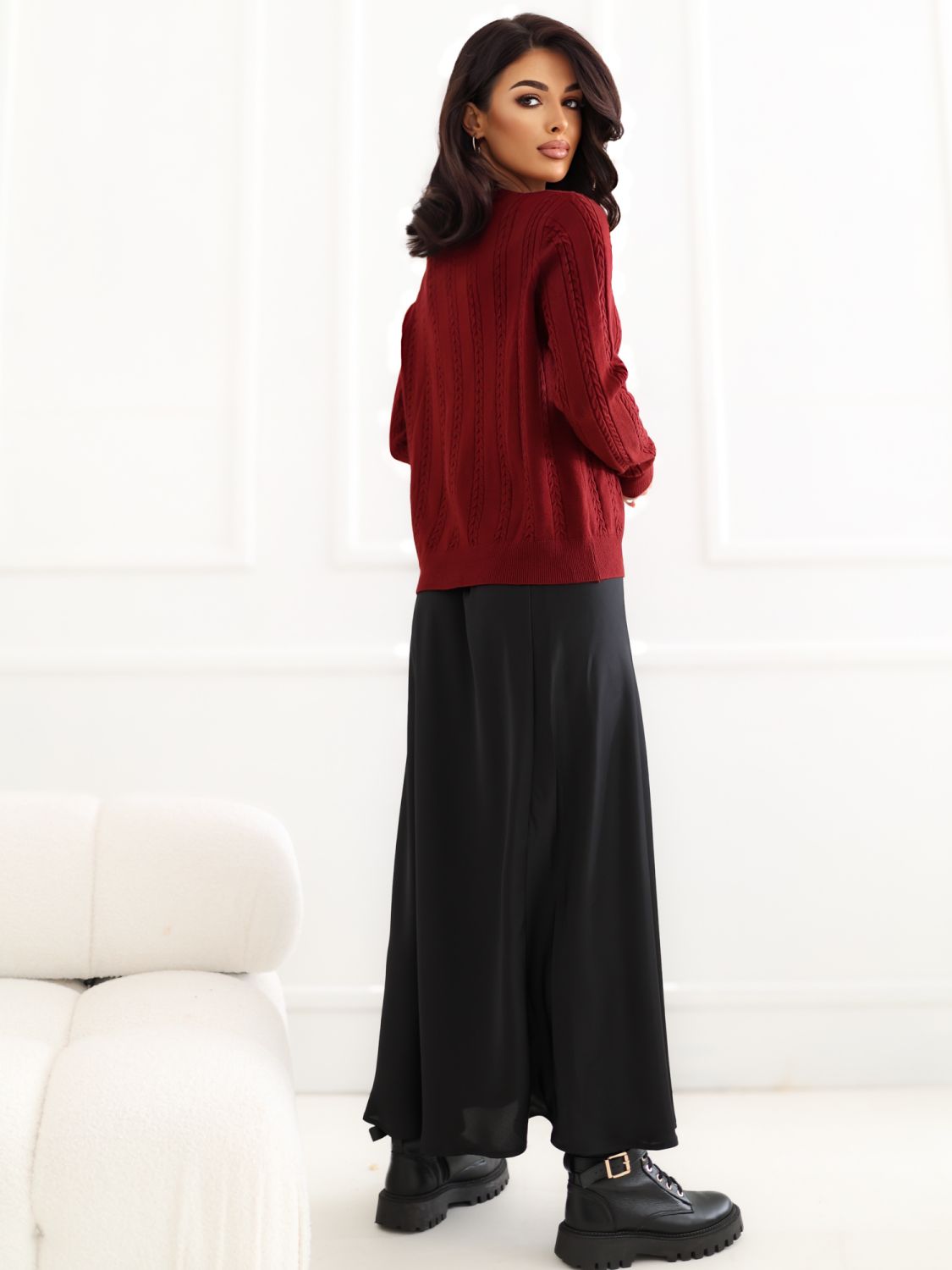 Elegancki czerwony sweter z okrągłym dekoltem