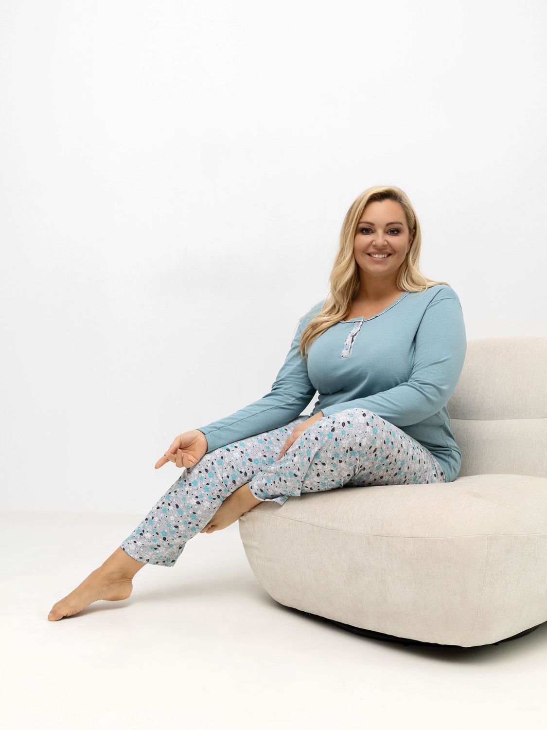 Damska bawełniana piżama w kwiaty z guzikami