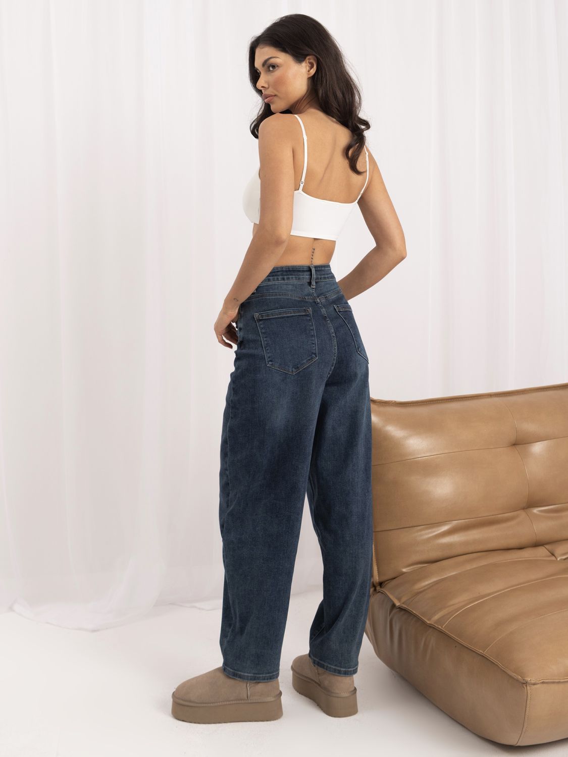 Ciemnoniebieskie jeansy balloon fit z wysokim stanem