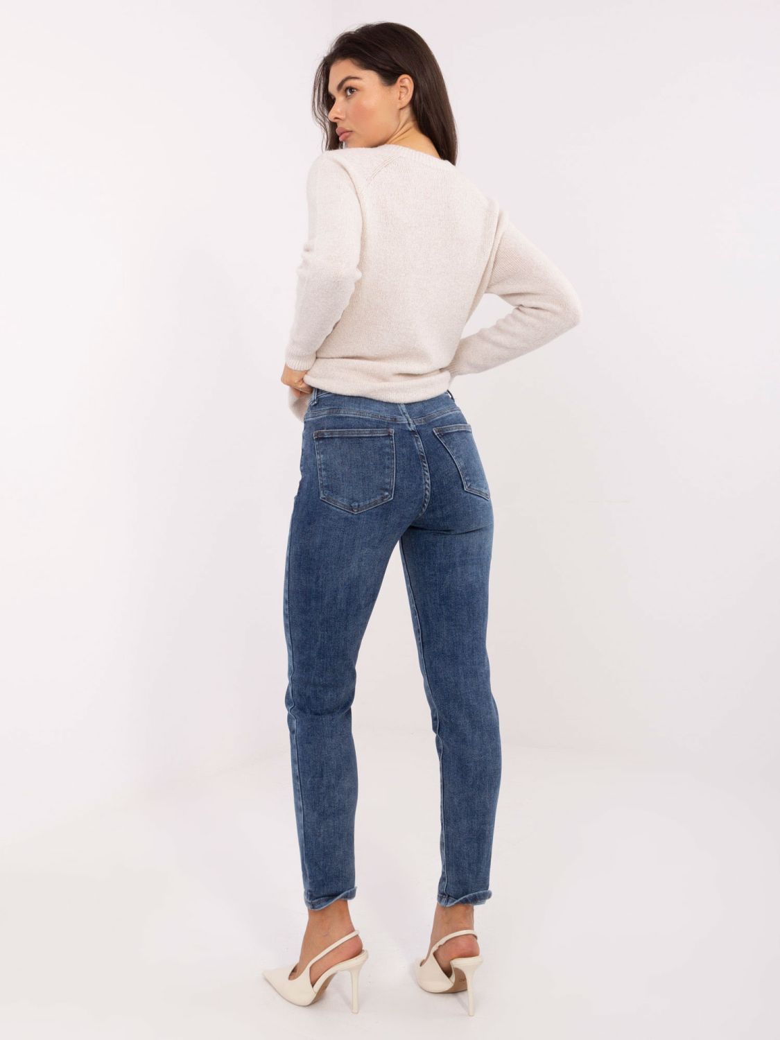 Damskie jeansy skinny w ciemnoniebieskim kolorze