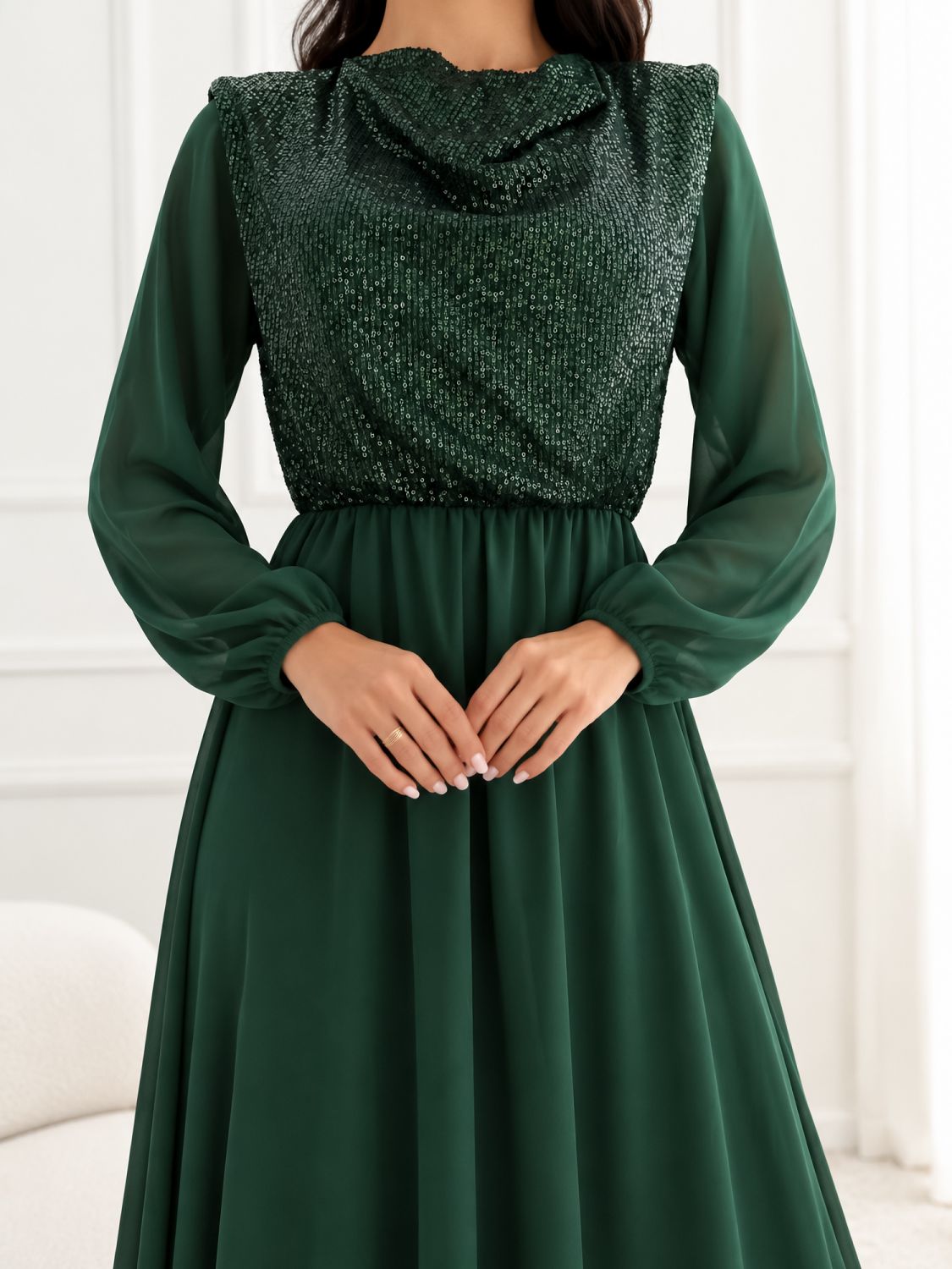 Elegancka ciemnozielona sukienka maxi z cekinami