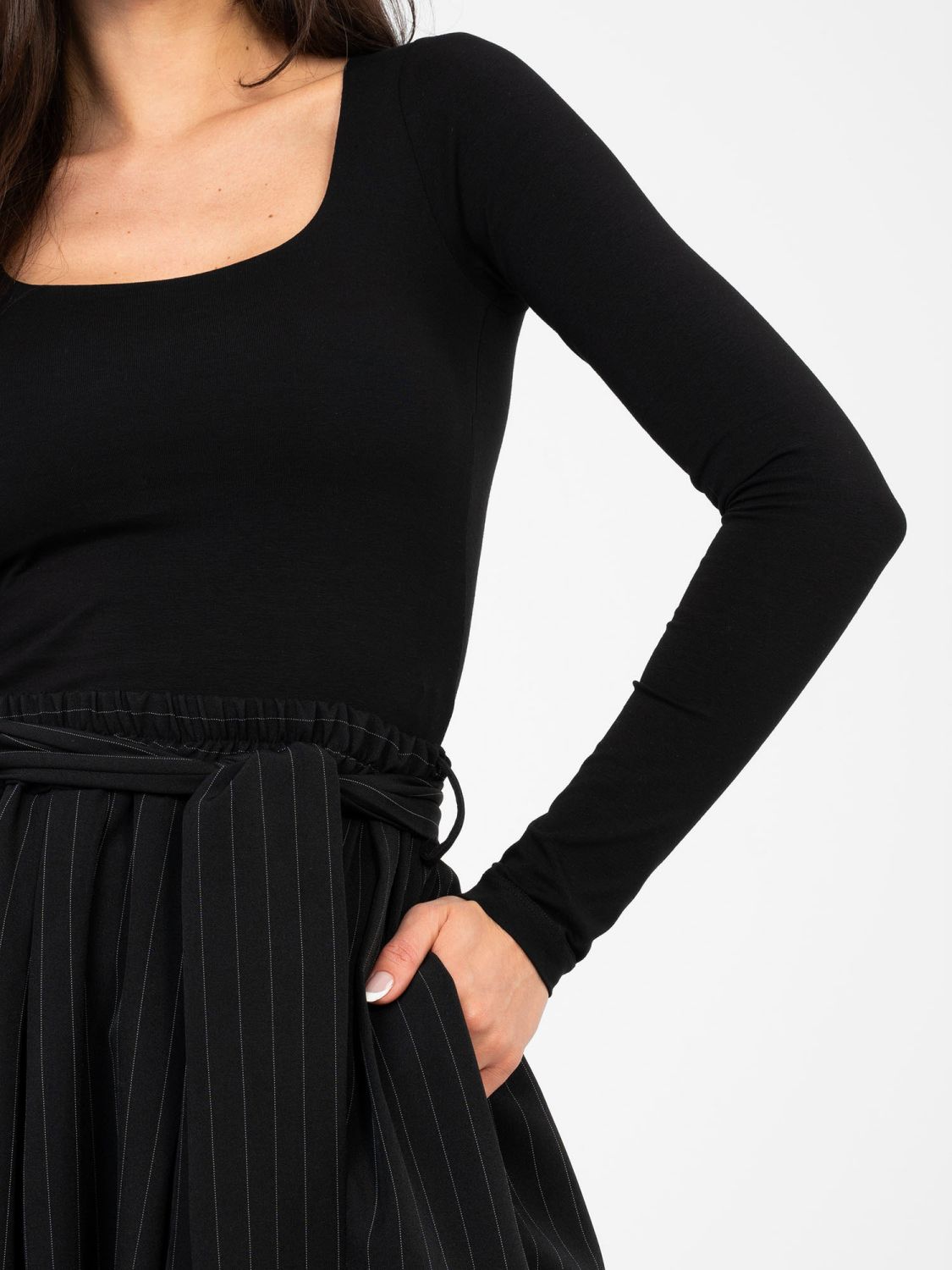 Czarna bawełniana bluzka z długim rękawem i podszewką