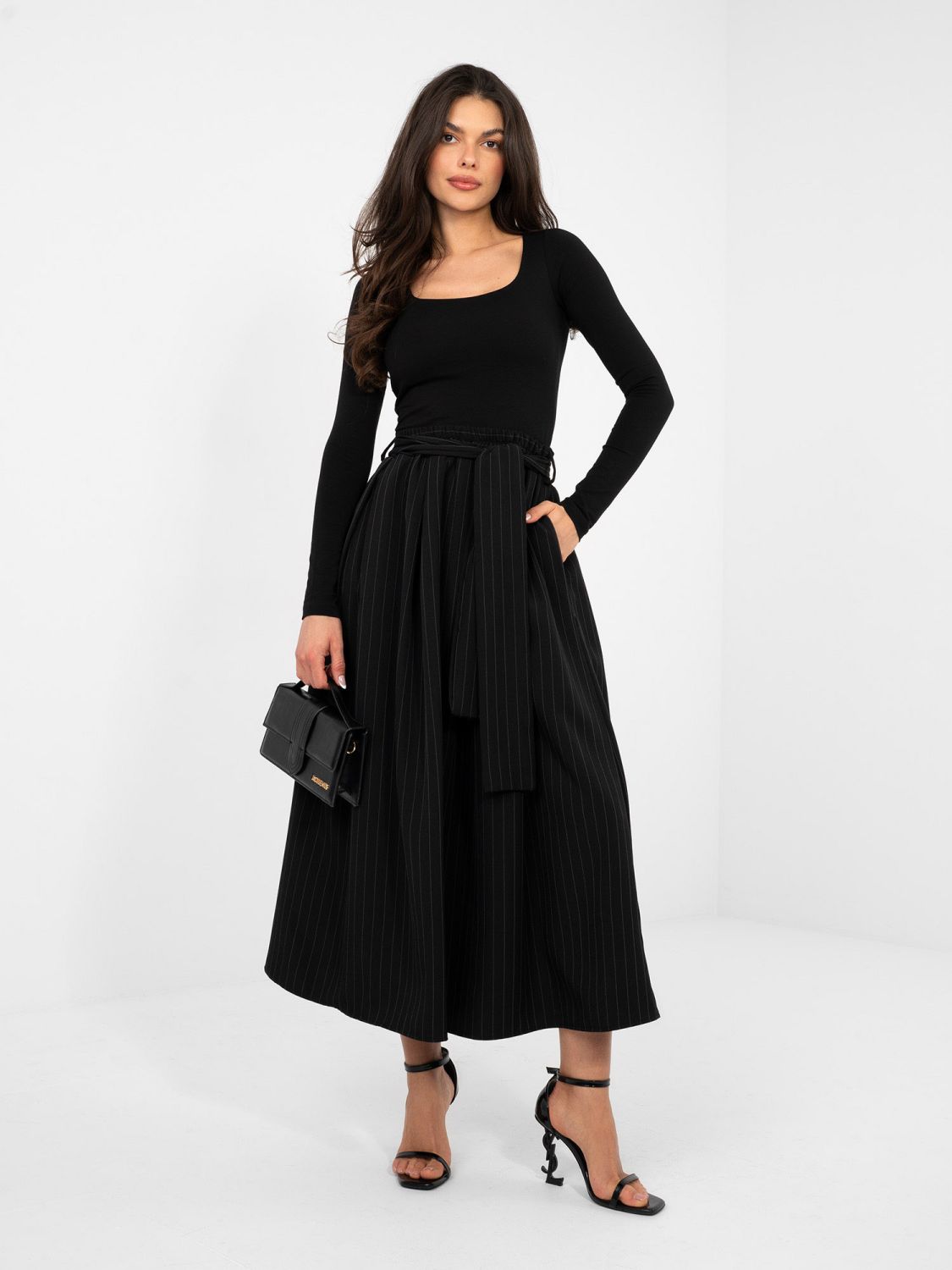 Czarna bawełniana bluzka z długim rękawem i podszewką