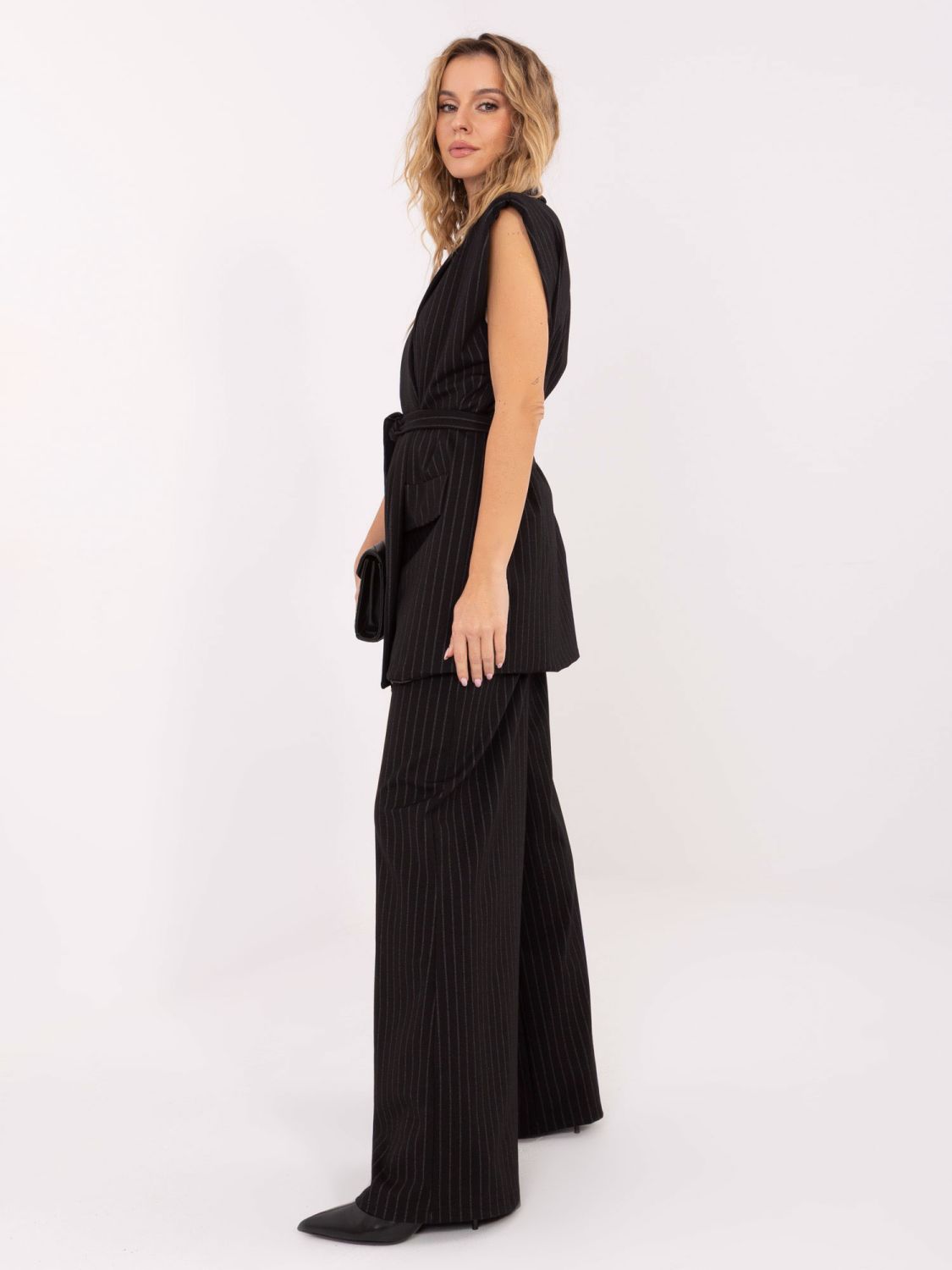Elegancka czarna kamizelka w paski z paskiem