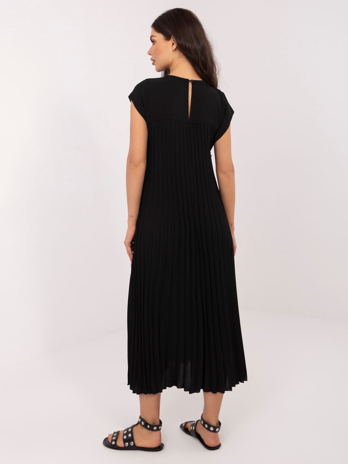 Czarna midi sukienka koktajlowa z kieszeniami