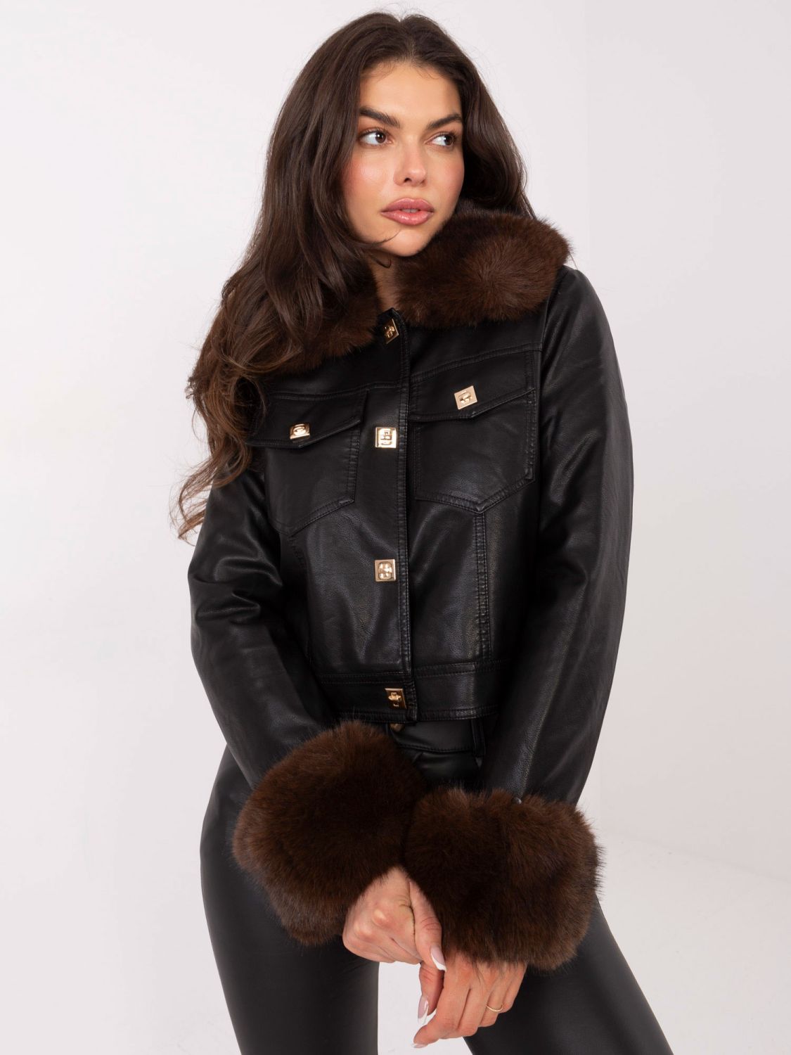 Krótka czarna kurtka z ekoskóry z podszewką