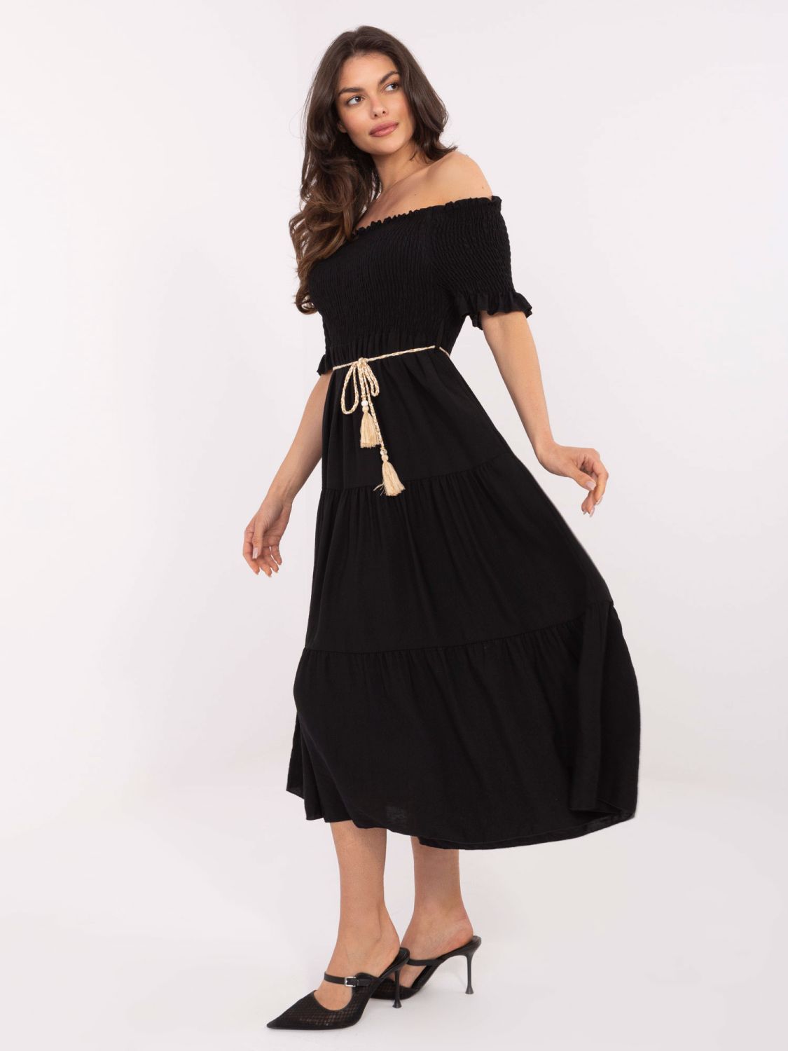 Elegancka czarna rozkloszowana sukienka