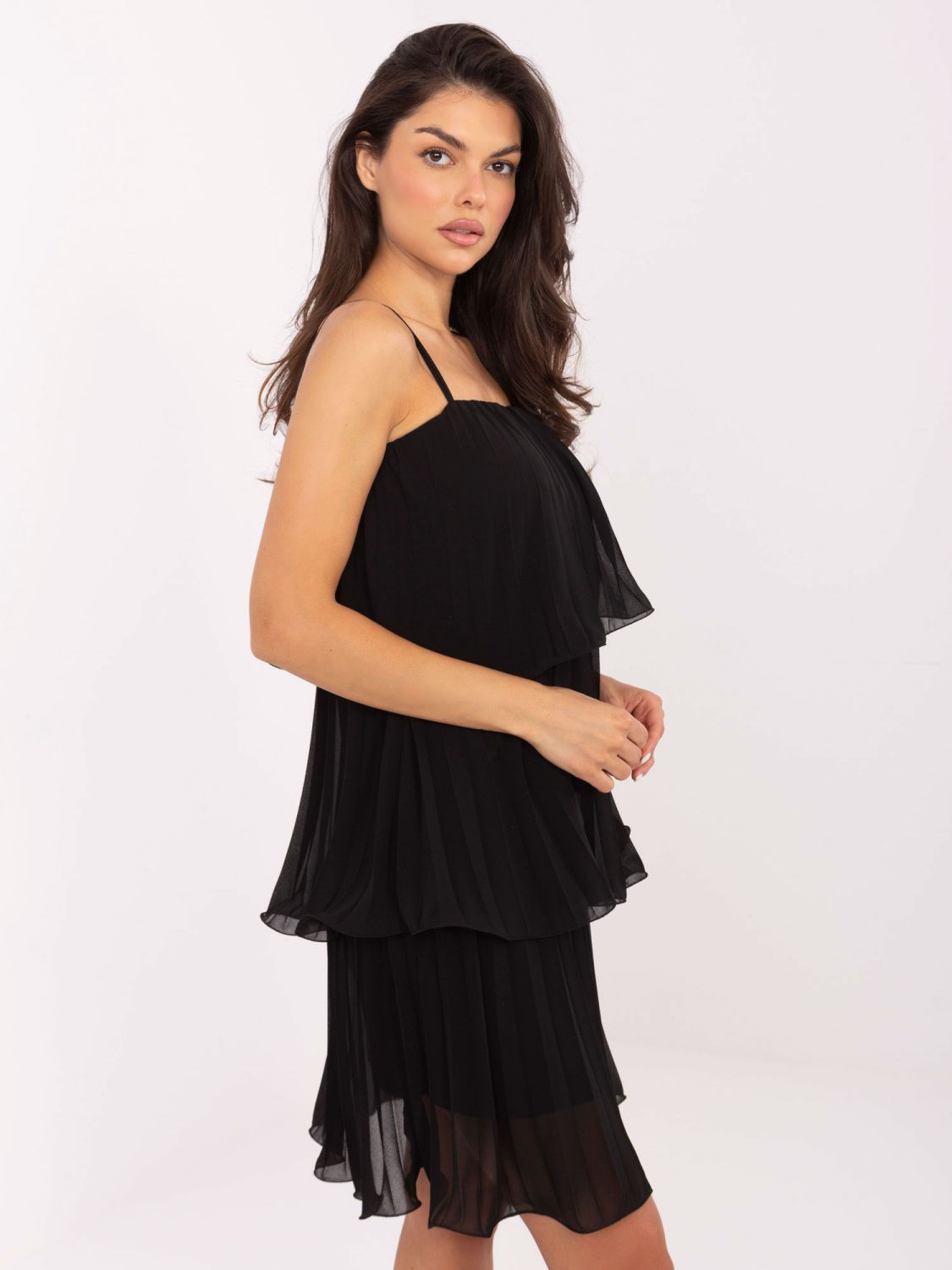 Elegancka czarna sukienka koktajlowa