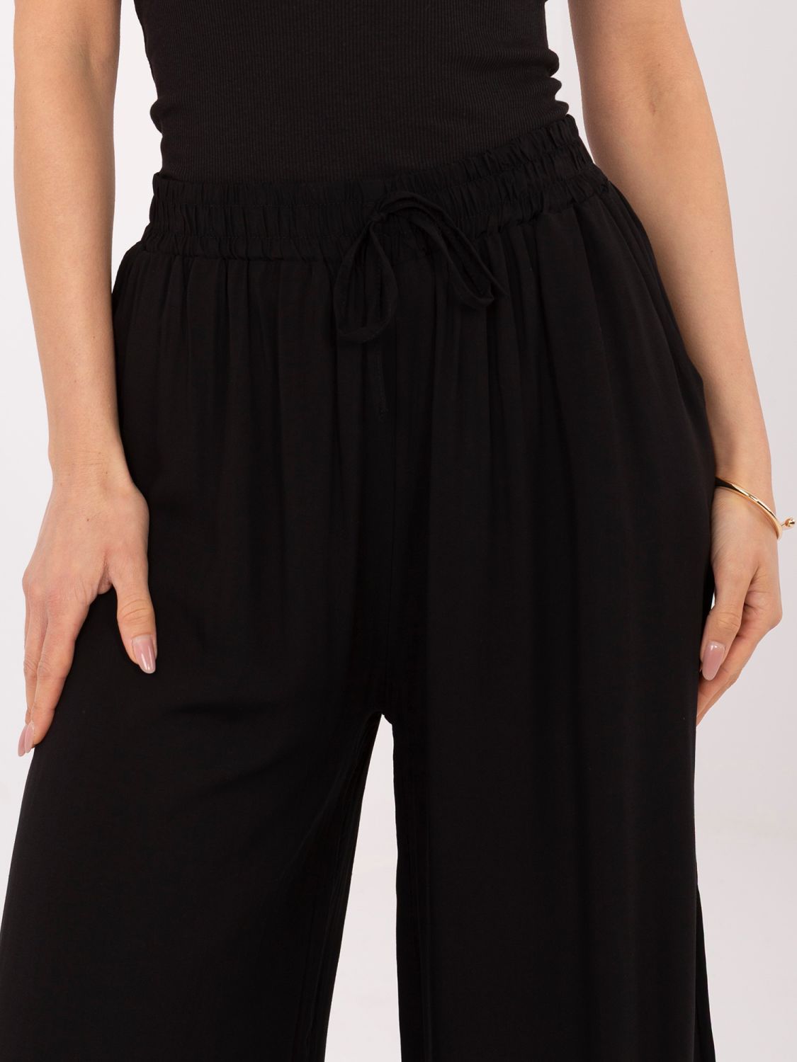 Czarne spodnie palazzo z wiskozy