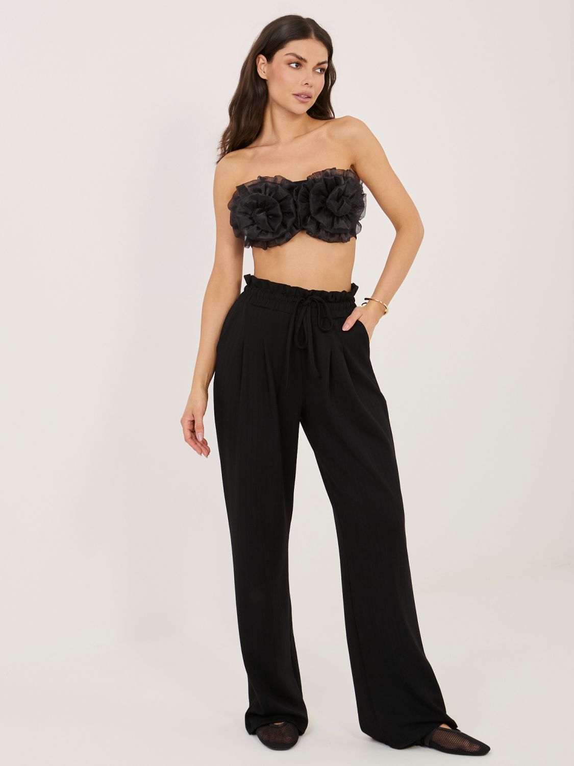 Czarne spodnie dresowe z paskami i wysokim stanem