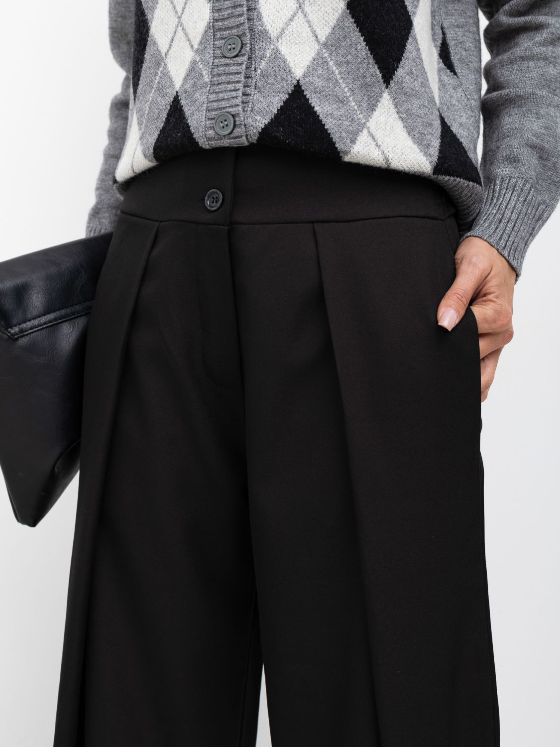 Czarne spodnie wide leg z wysokim stanem