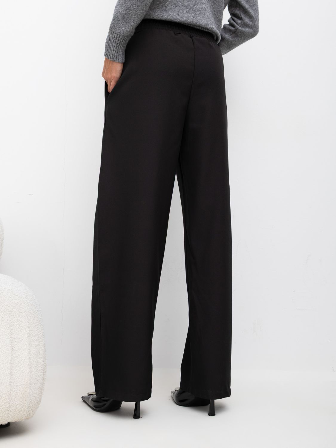 Czarne spodnie wide leg z wysokim stanem