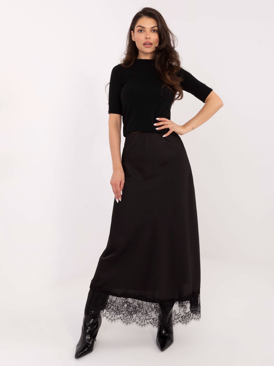 Czarny elegancki sweter z półgolfem i guzikami