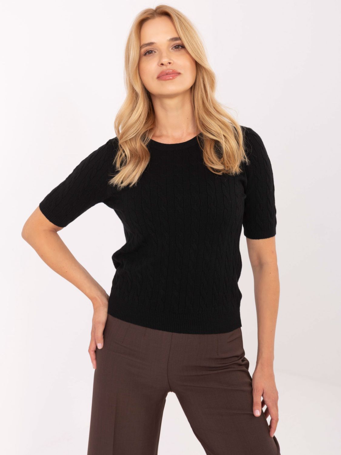 Stylowy czarny sweter z krótkim rękawem