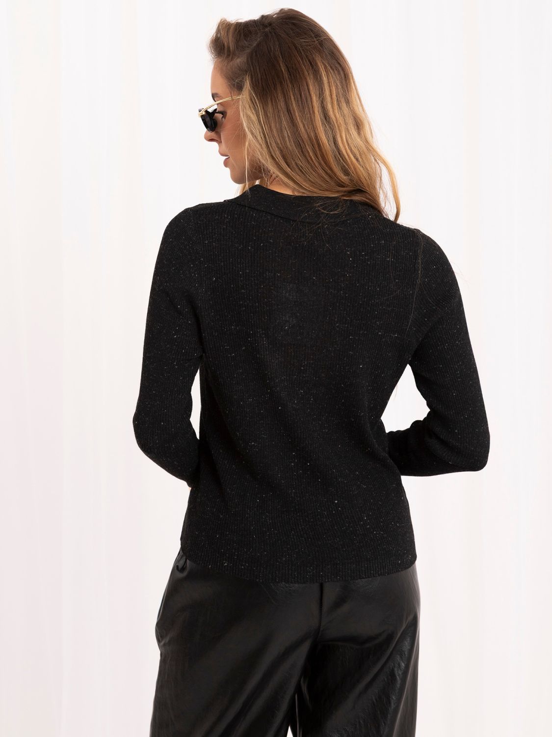 Czarny elegancki sweter polo z kołnierzykiem