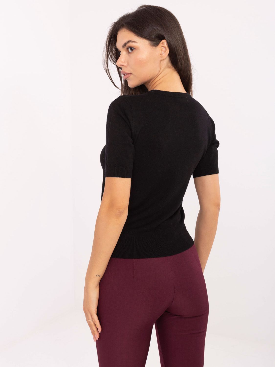 Elegancki czarny sweter