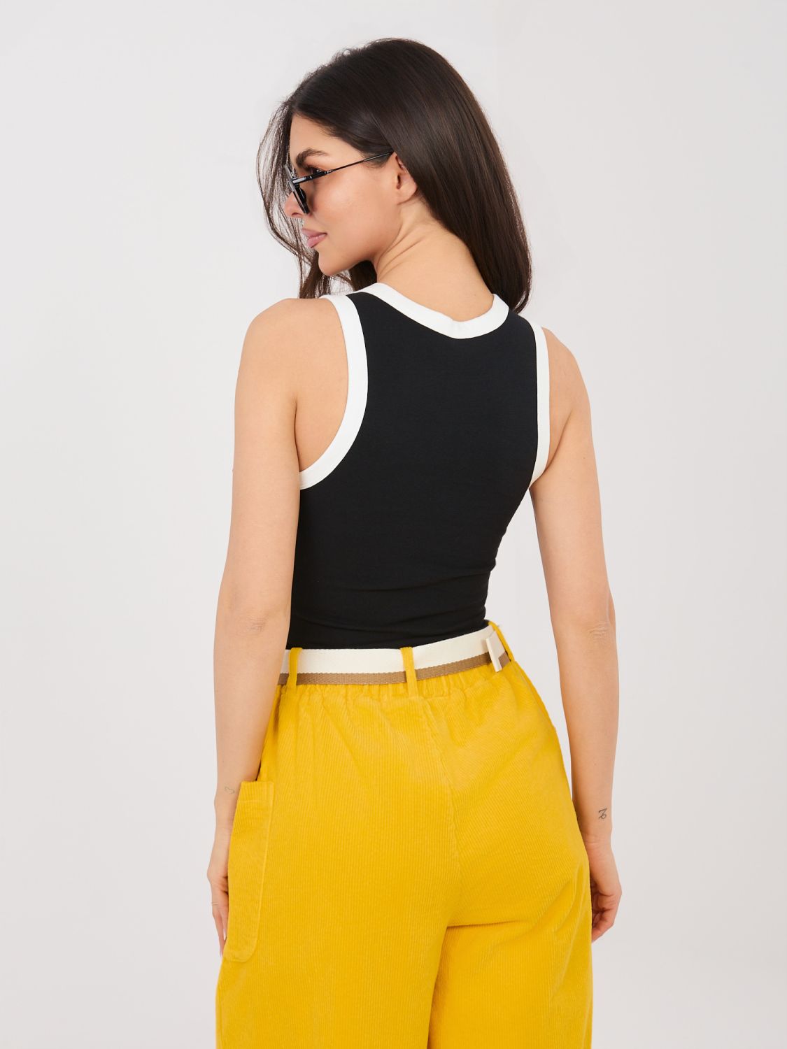 Czarny bawełniany top bez rękawów