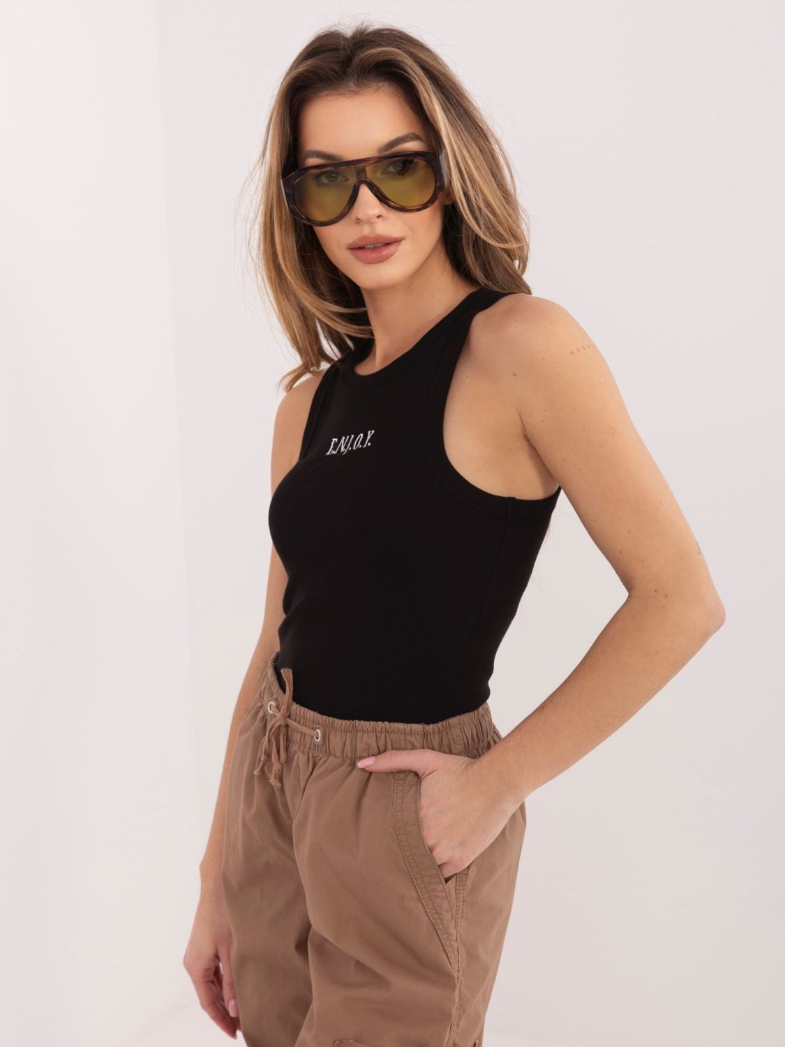 Czarny bawełniany top z haftem i napisem