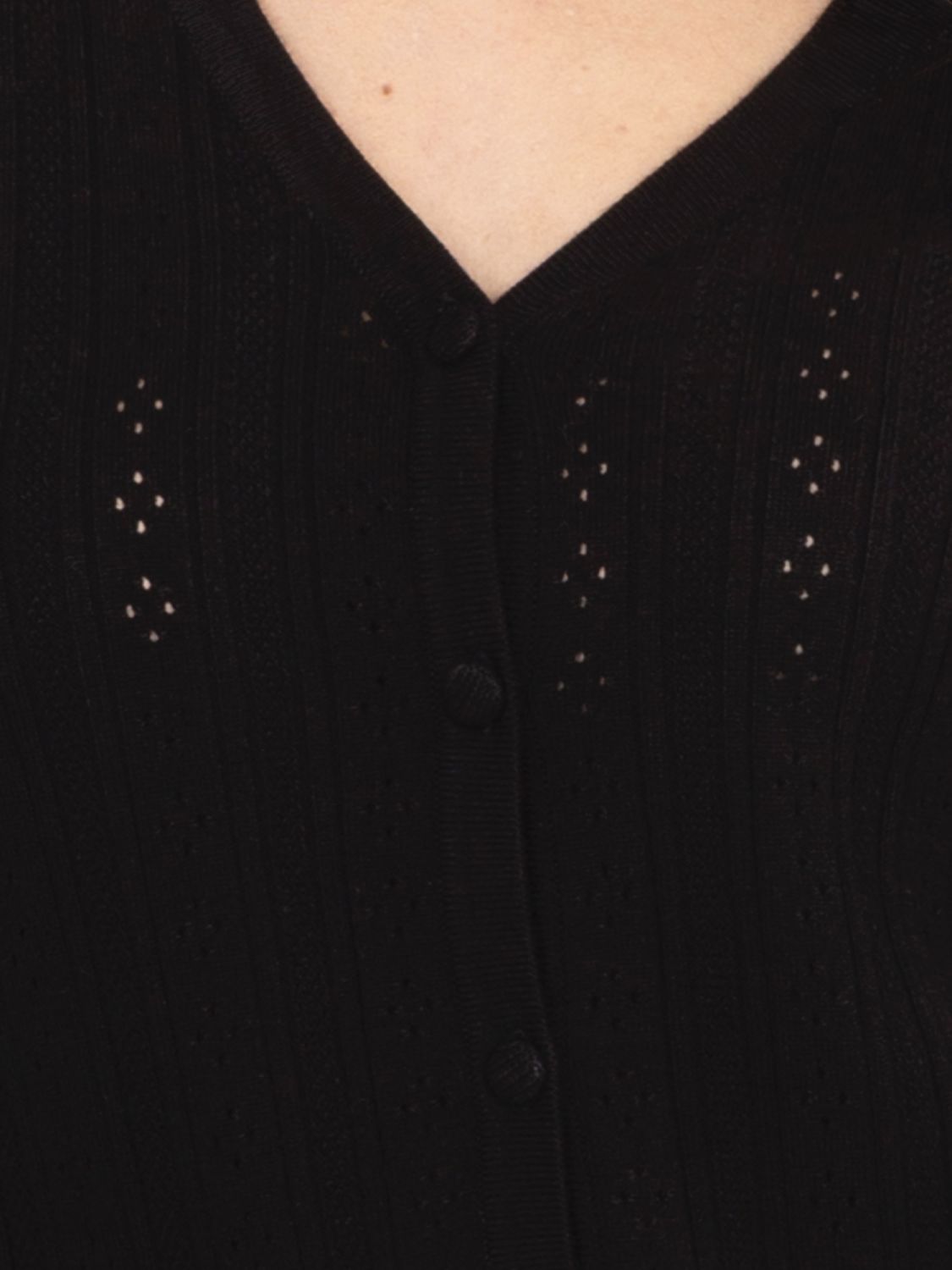 Czarny ażurowy sweter na guziki z dekoltem w serek