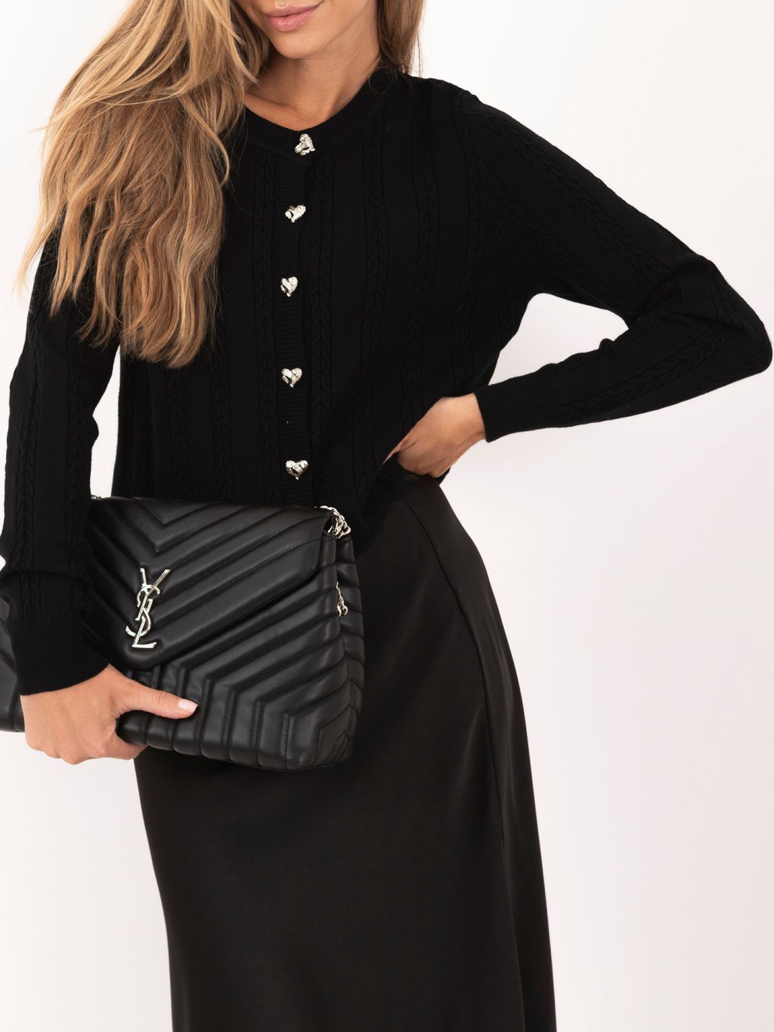 Elegancki czarny sweter z okrągłym dekoltem
