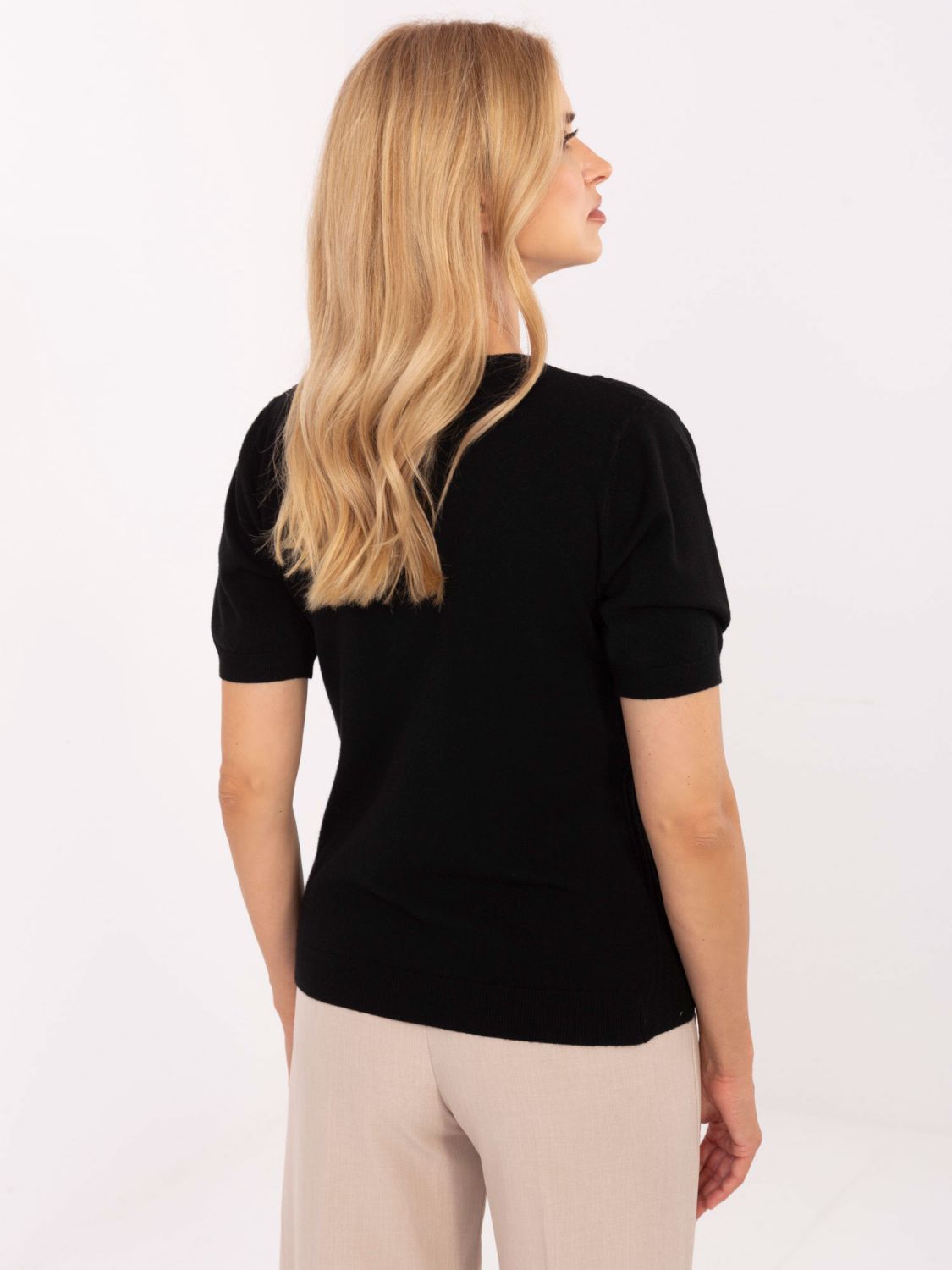 Elegancki czarny sweter z krótkim rękawem